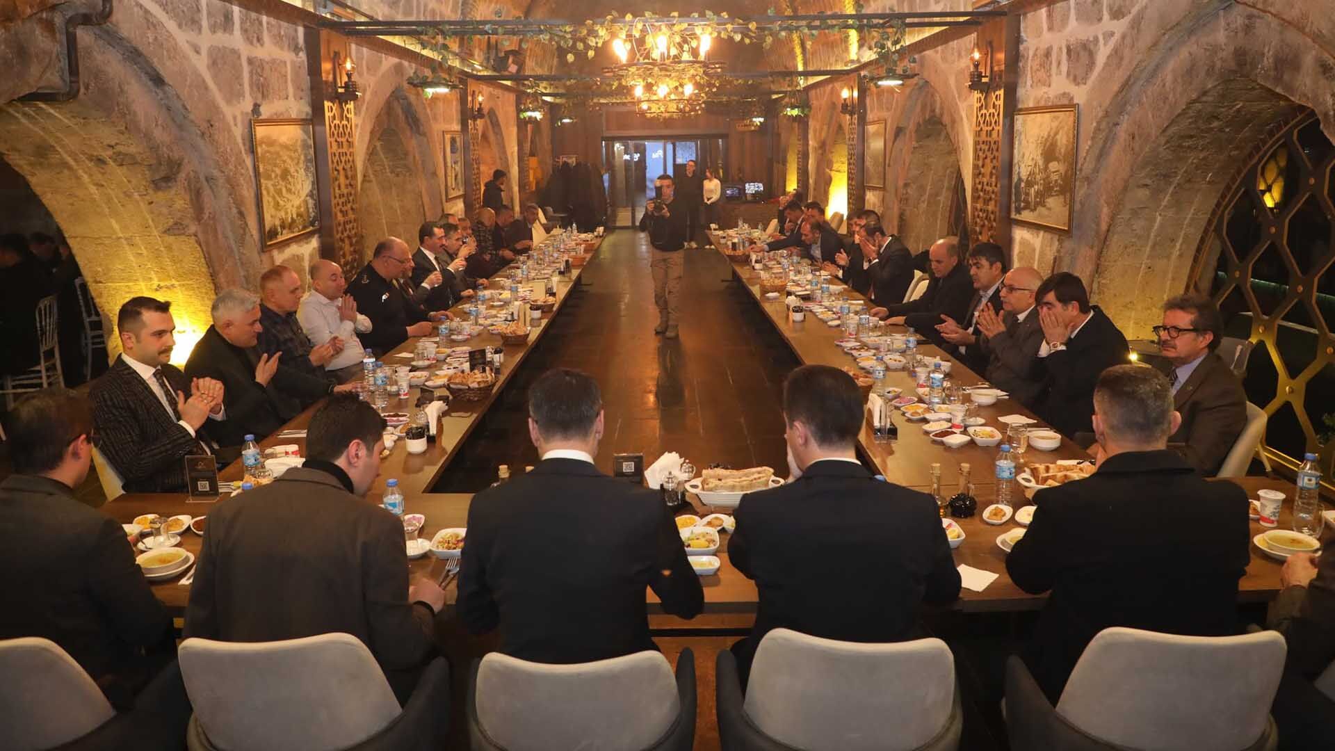 Bitlis’te Protokol İftar Sofrasında Buluştu 4