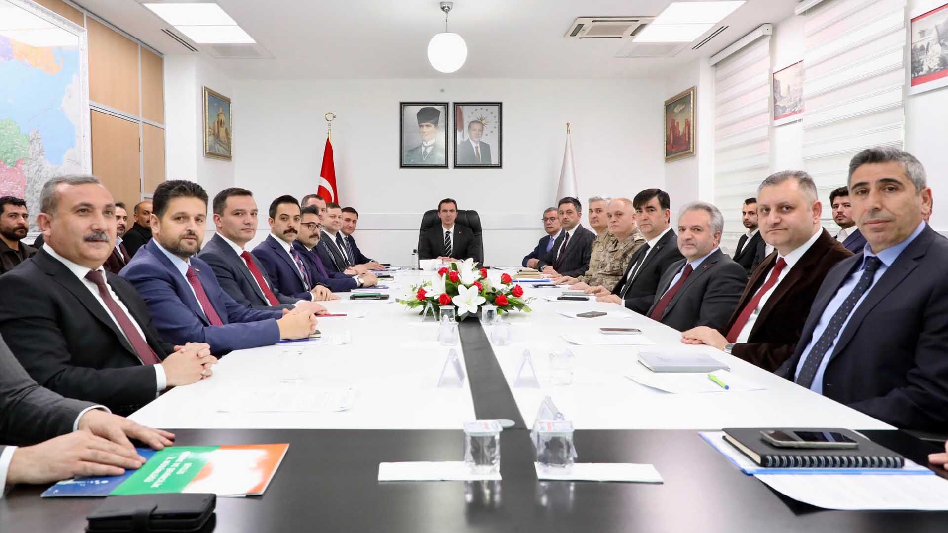 Bitlis’te Sahipsiz Hayvanlar Masaya Yatırıldı