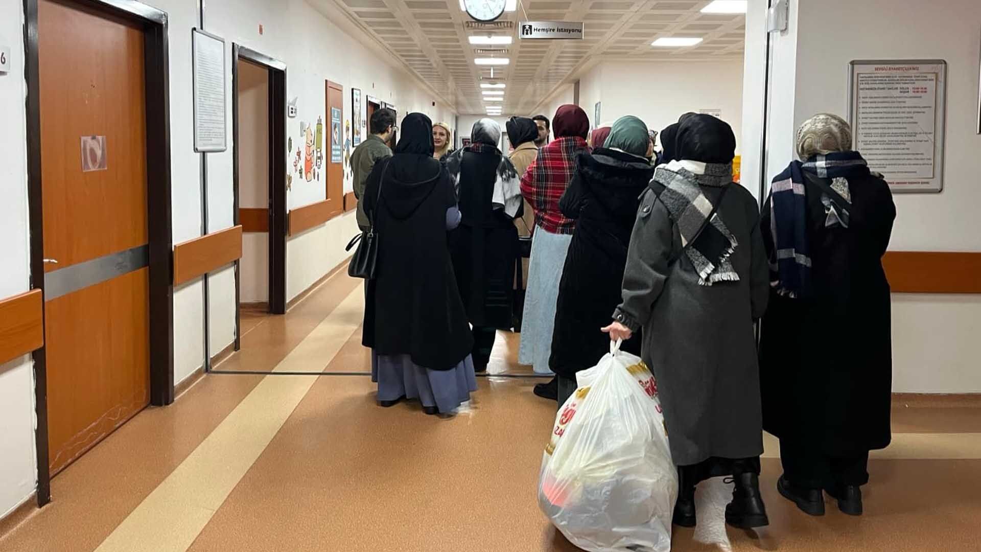 Bitlis’te Yurtta Kalan Öğrencilerden Hastanedeki Çocuklara Hediye 2