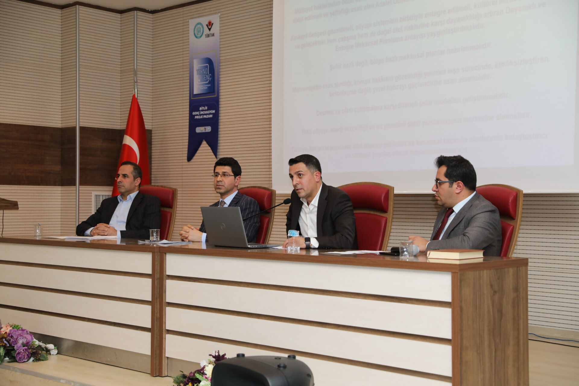 H1Thn0Ba4D8A9 17B0 484F B700 93683110A46B