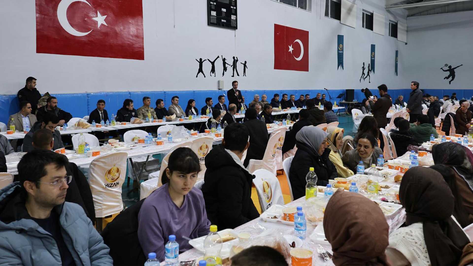 Hizan’da “Gönül Sofrası” İftar Programı Düzenlendi 2