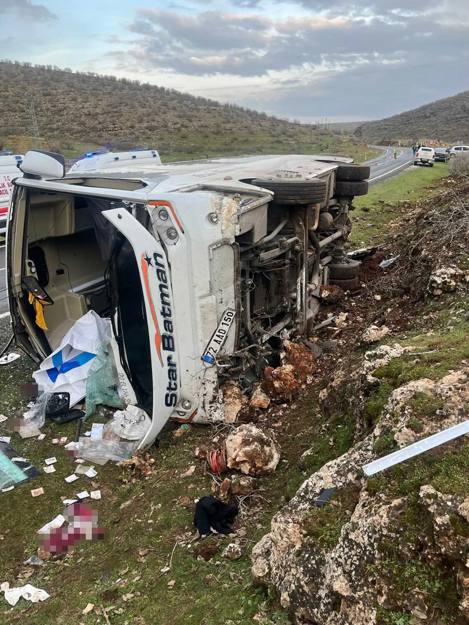 Mardinde Yolcu Otobusu Devrildi 21 Yarali 2