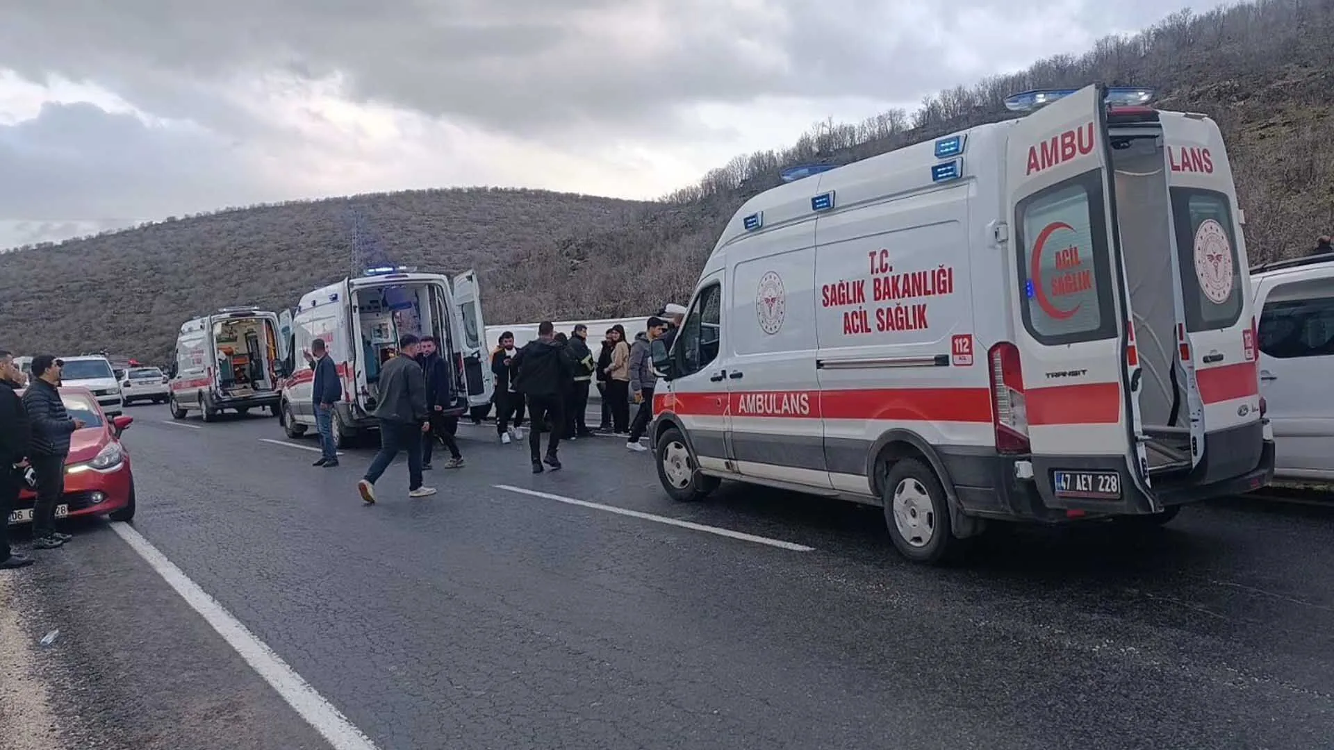 Mardinde Yolcu Otobusu Devrildi 21 Yarali 4