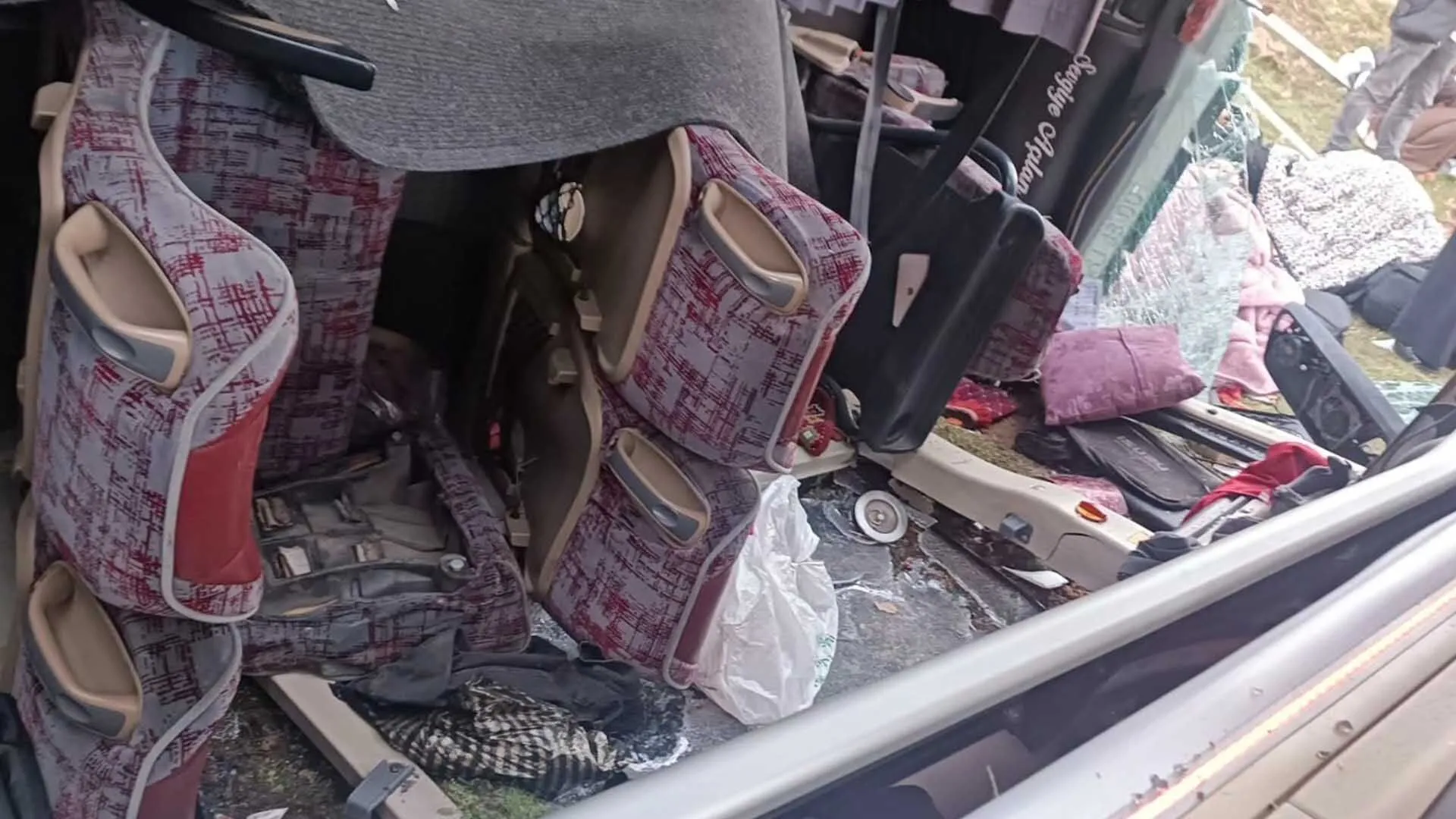 Mardinde Yolcu Otobusu Devrildi 21 Yarali 5