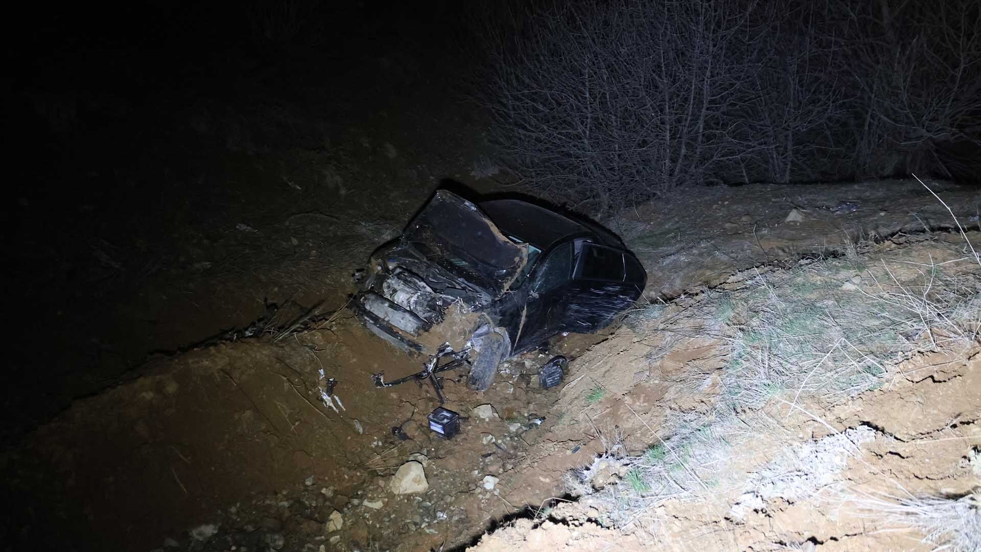 Otomobil Şarampole Uçtu, 2’Si Ağır 5 Yaralı 1