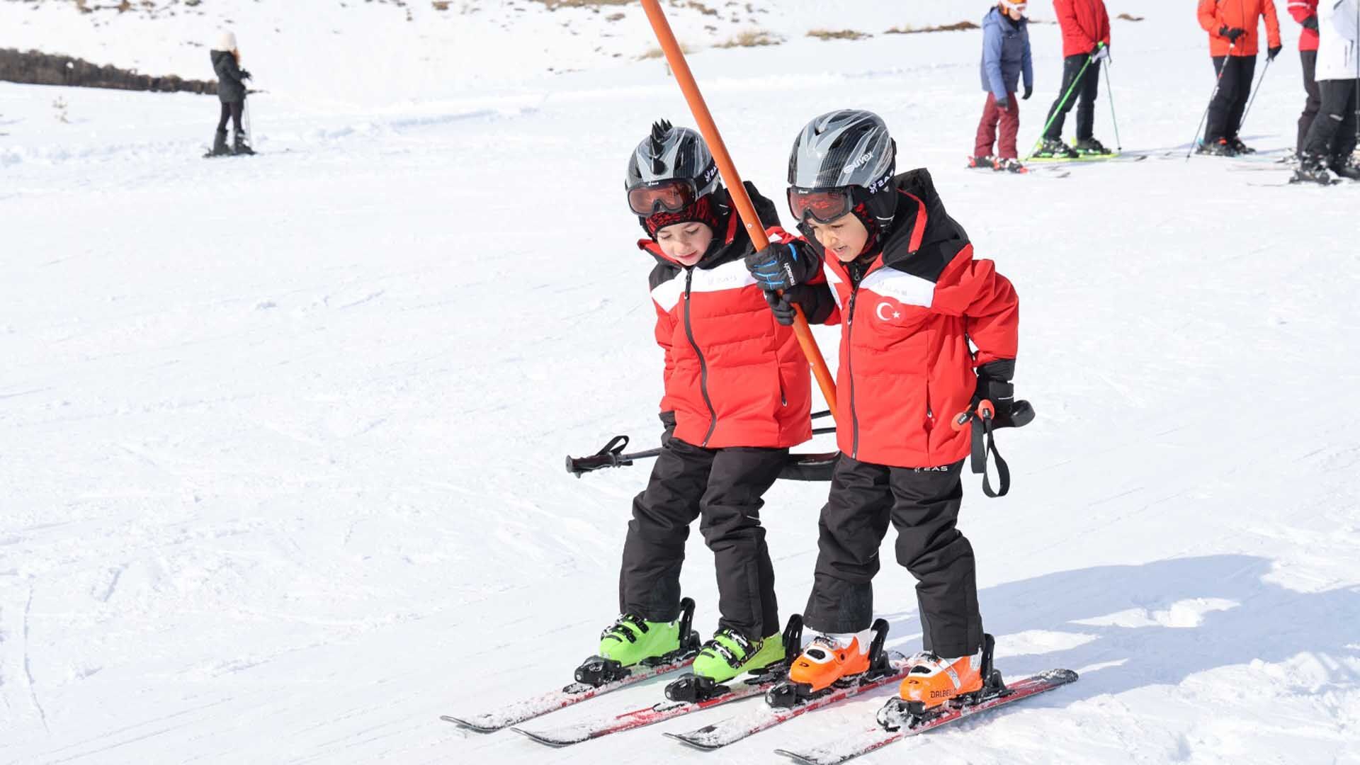 Rektör Elmastaş’tan Kayak Altyapı Antrenmanlarına Ziyaret 5