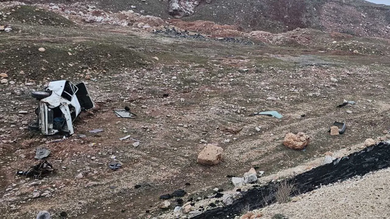 Sarampole Devrilen Otomobil Hurdaya Dondu 3 Agir Yarali 4