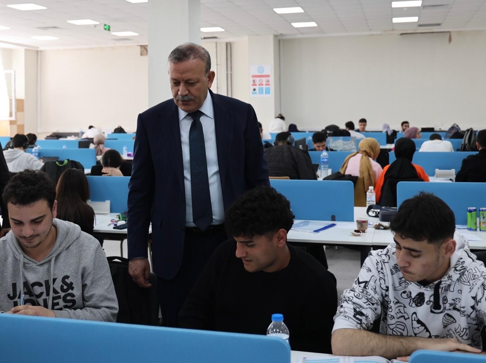 T9 W L V31Af7A63 93A1 4553 8568 4C74C1E54227