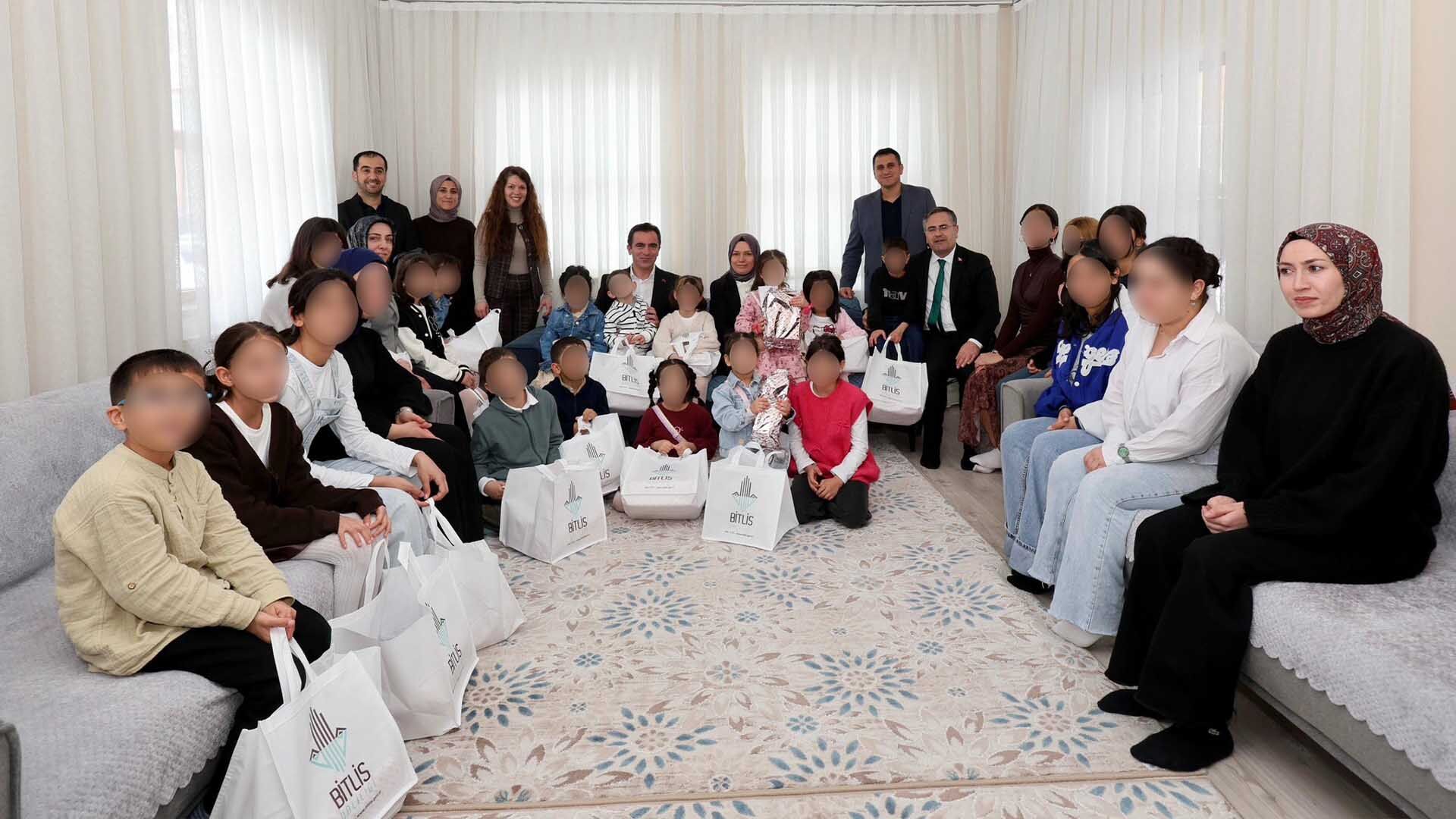 Vali Karakaya, Çocukların Sevincine Ortak Oldu 1