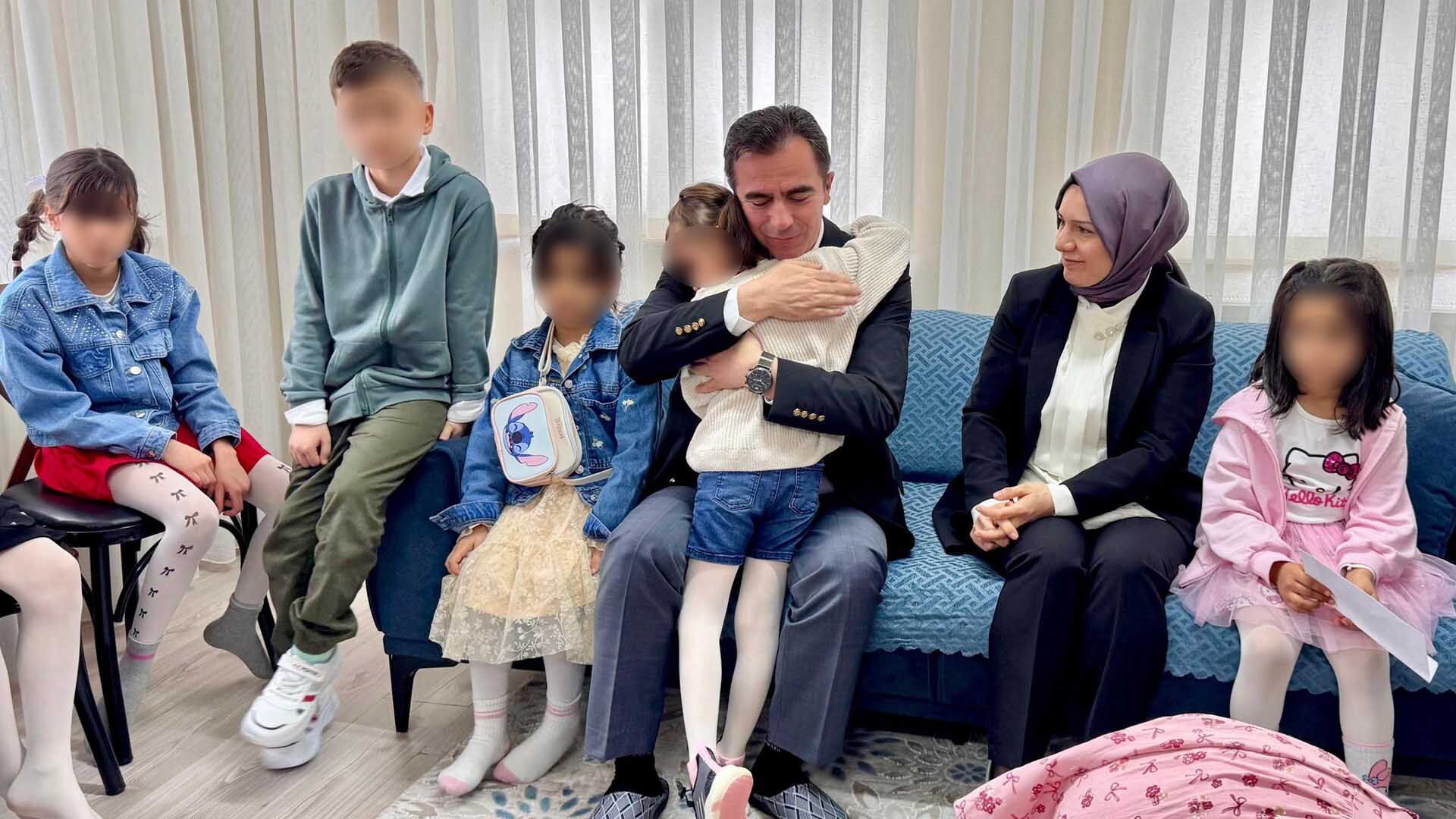 Vali Karakaya, Çocukların Sevincine Ortak Oldu 2