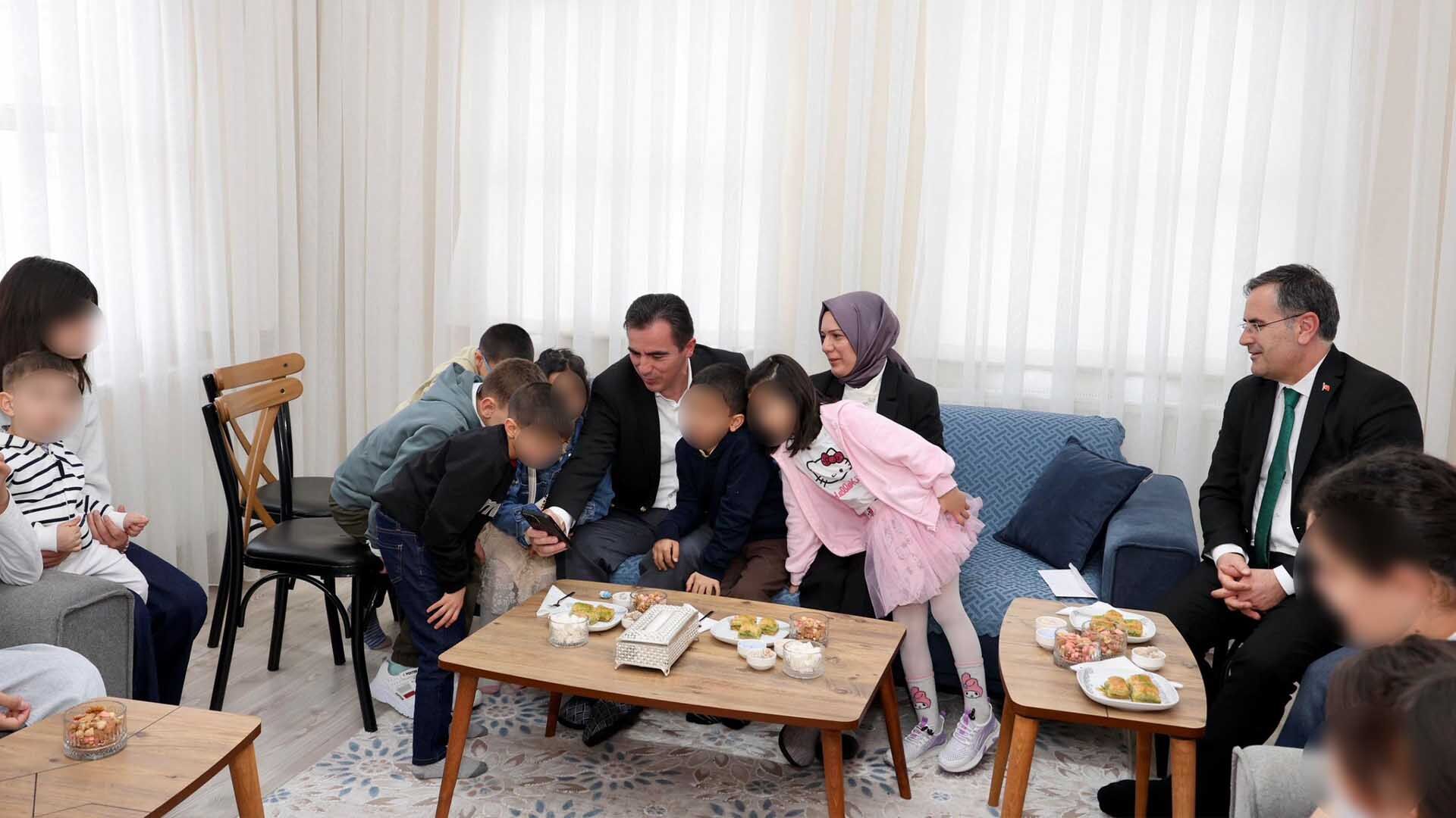 Vali Karakaya, Çocukların Sevincine Ortak Oldu