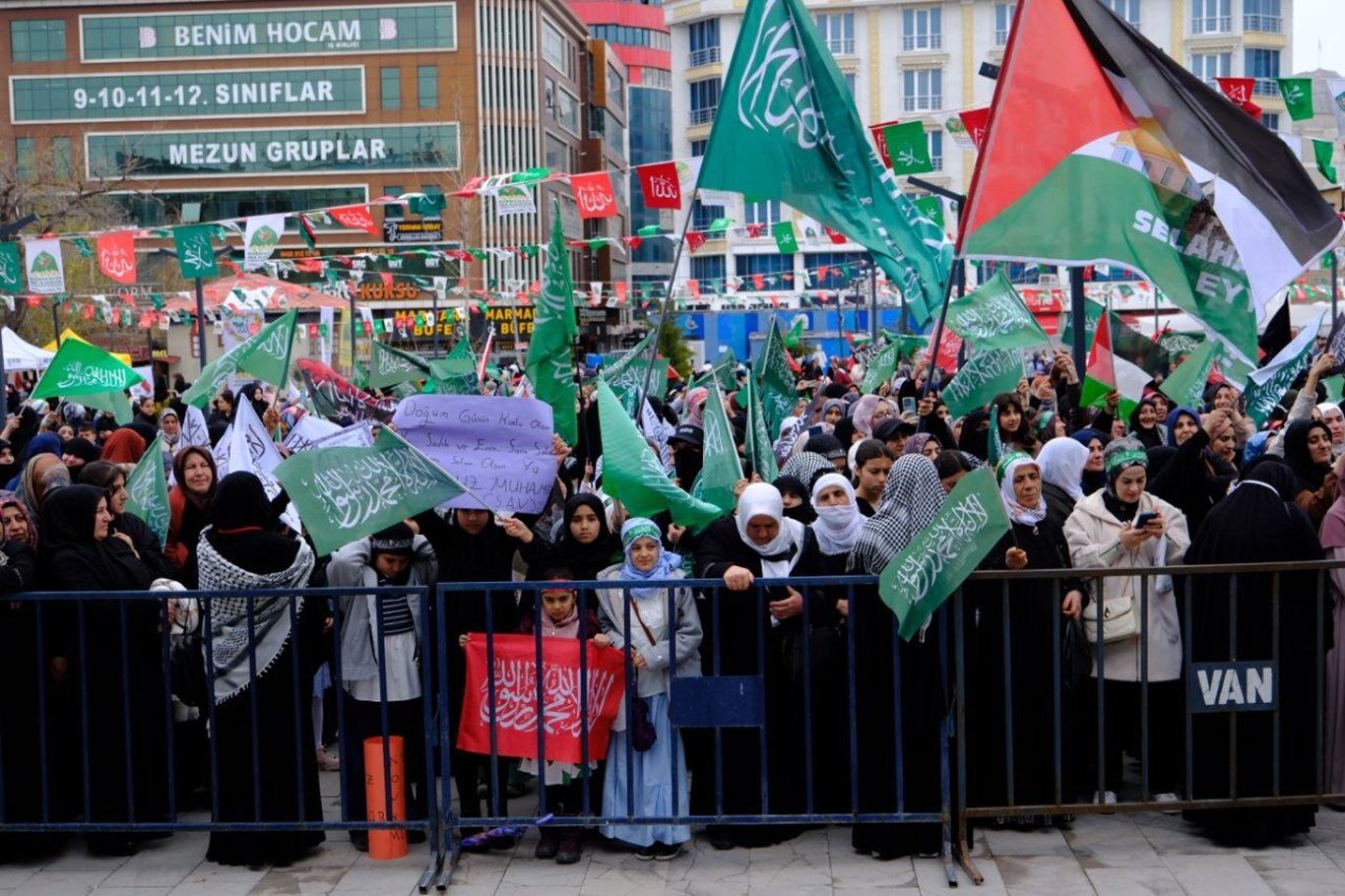 38061Fc0 3325 40F5 B9Cc 636B620347Dc