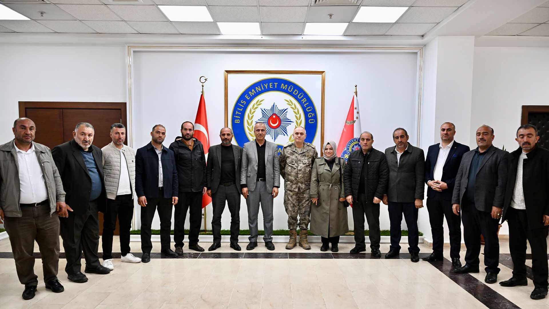 Bitlis Emniyeti Ile Bitlis Merkez Mahalle Muhtarları Bir Araya Geldi 1