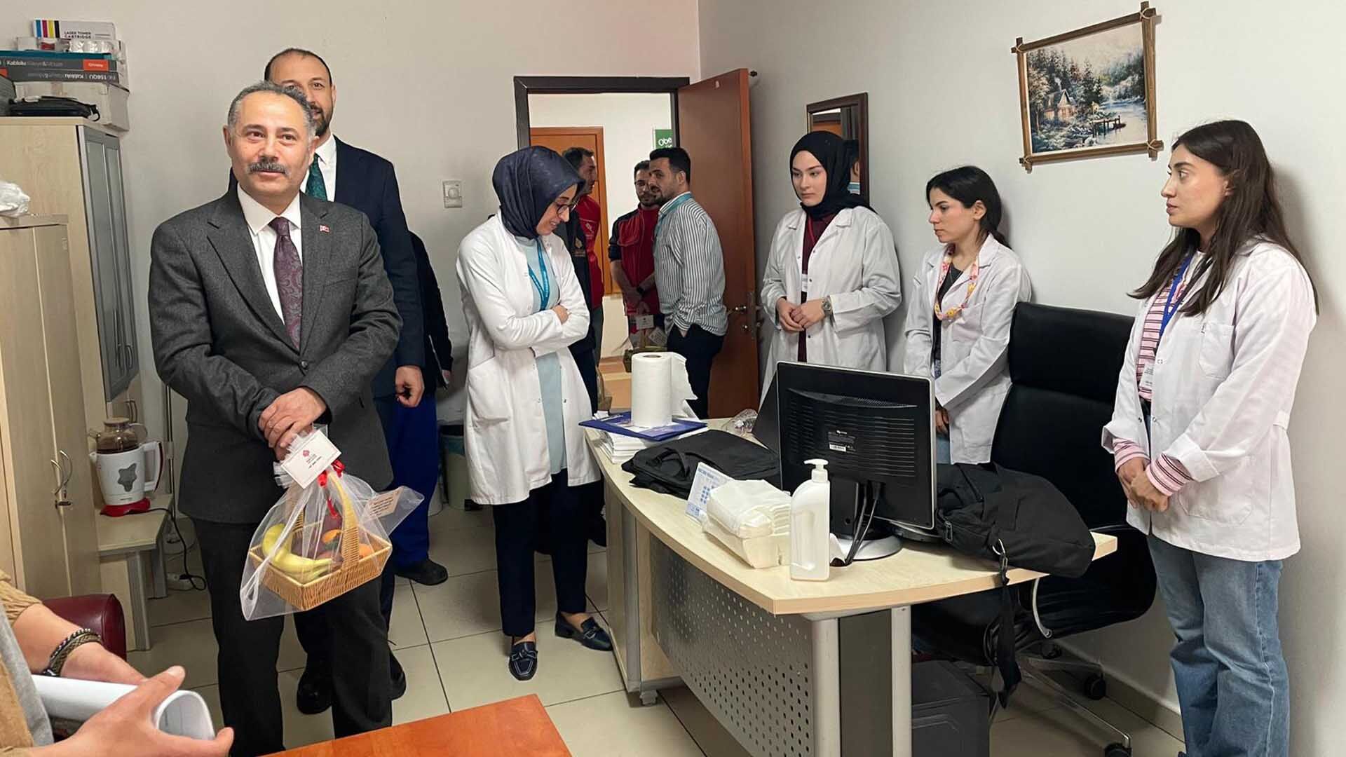 Bitlis Vakıflar Bölge Müdürlüğü, Hastalara Meyve İkramında Bulundu 4