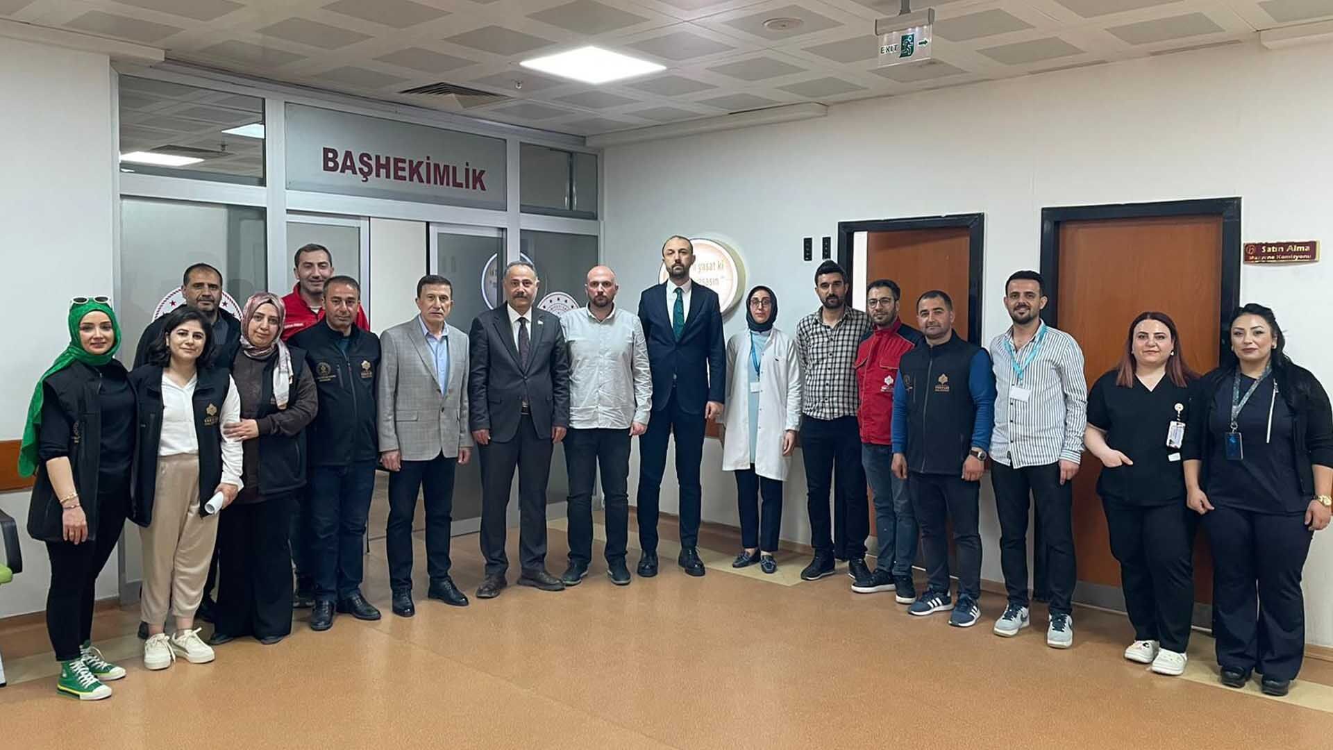 Bitlis Vakıflar Bölge Müdürlüğü, Hastalara Meyve İkramında Bulundu