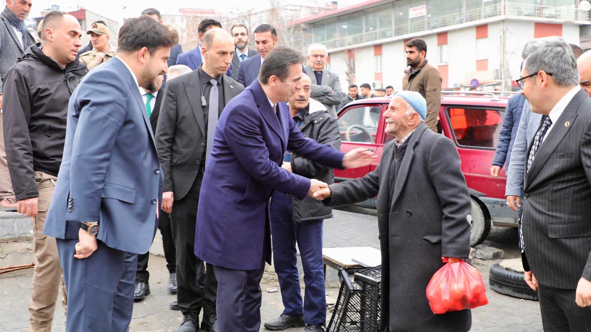 Bitlis Valisi Karakaya, Adilcevaz’da Esnaf Ve Vatandaşlarla Buluştu 2