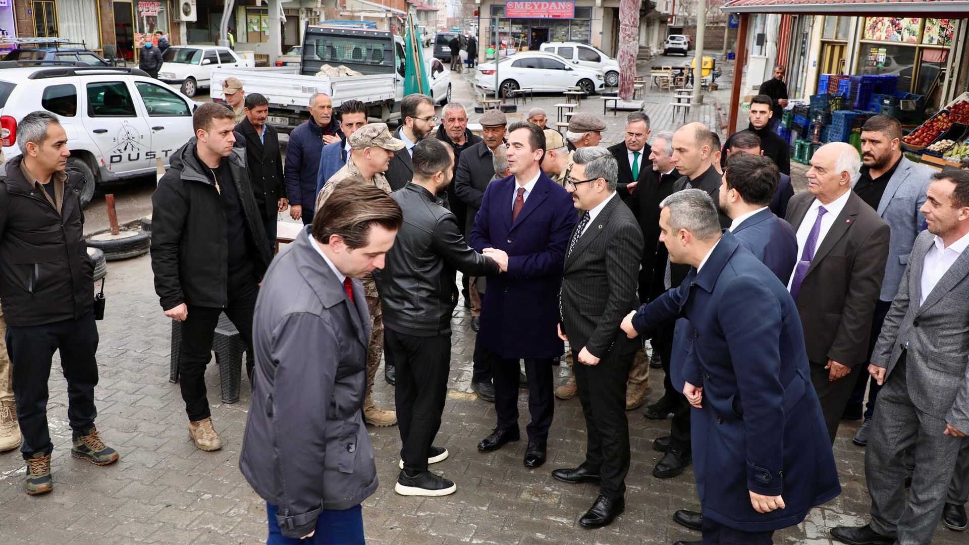 Bitlis Valisi Karakaya, Adilcevaz’da Esnaf Ve Vatandaşlarla Buluştu 3