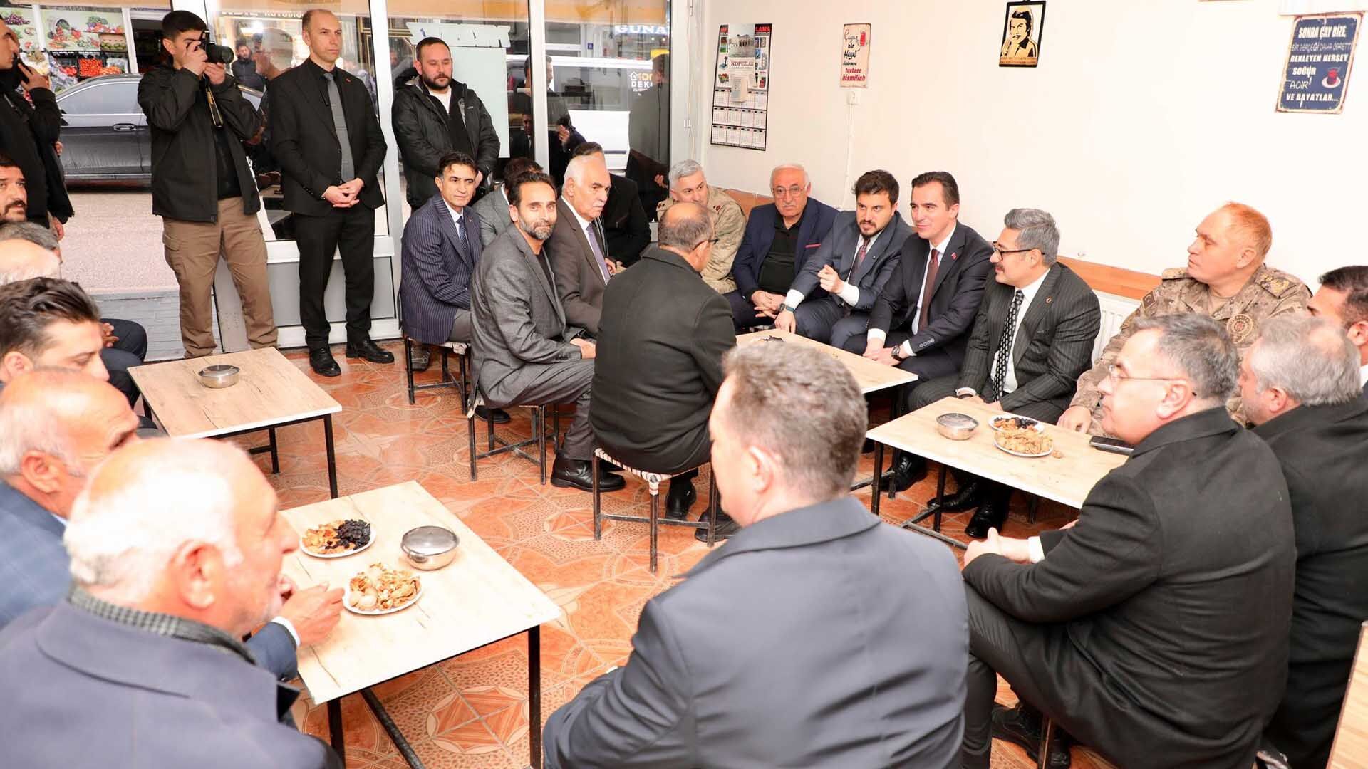 Bitlis Valisi Karakaya, Adilcevaz’da Esnaf Ve Vatandaşlarla Buluştu 4