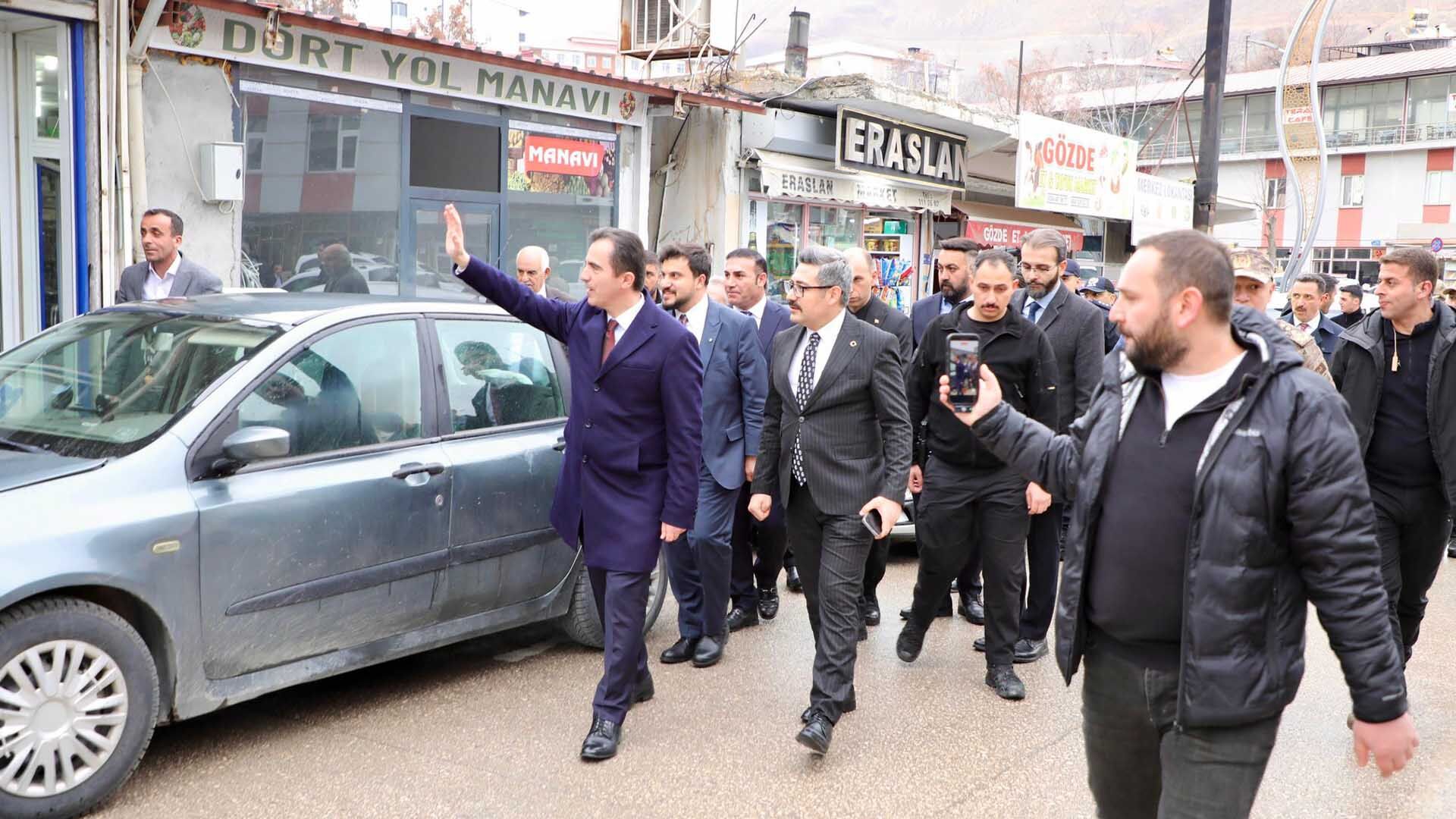 Bitlis Valisi Karakaya, Adilcevaz’da Esnaf Ve Vatandaşlarla Buluştu 6