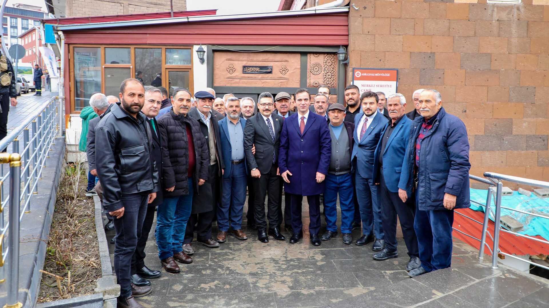 Bitlis Valisi Karakaya, Adilcevaz’da Esnaf Ve Vatandaşlarla Buluştu