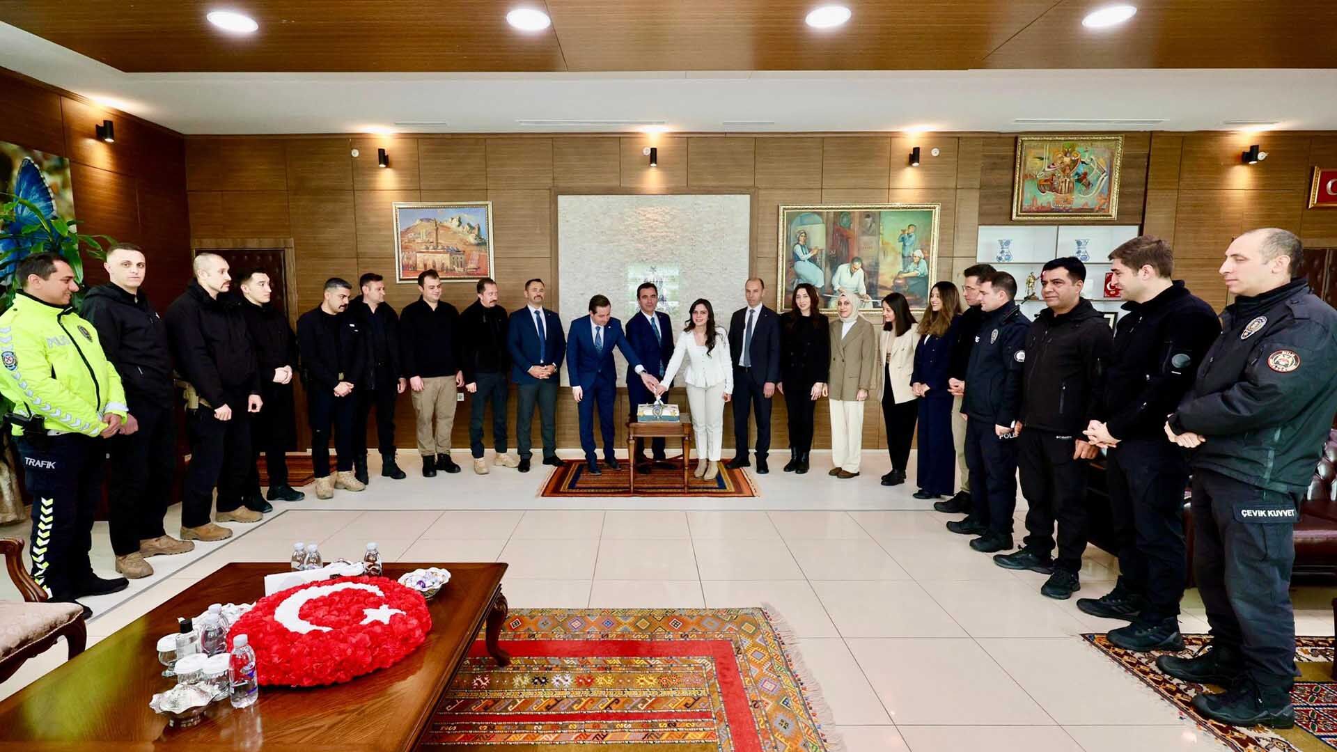 Bitlis Valisi Karakaya, Polis Günü Mesajı, “Gece Gündüz Demeden…” 3