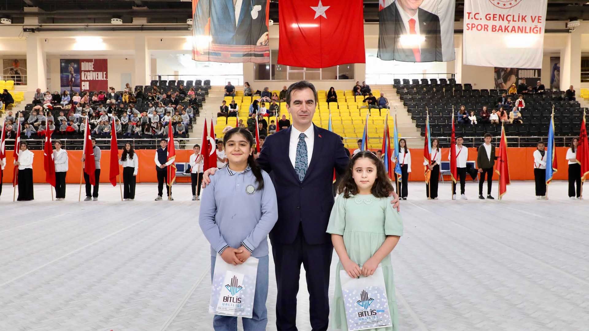 Bitlis’te 23 Nisan Coşkusu, Çocuklar Bayramlarını Doyasıya Kutladı 1