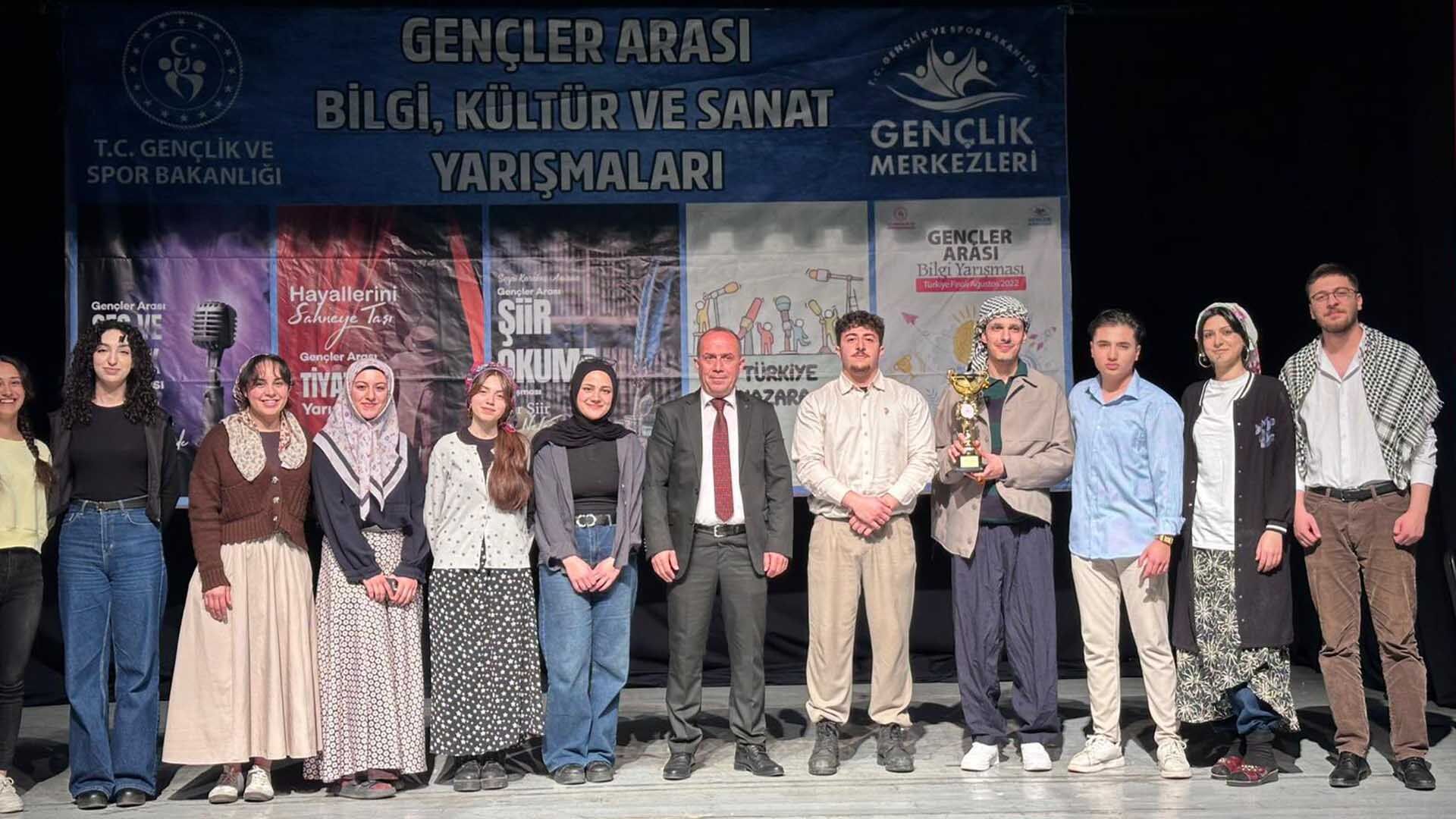 Bitlis’te Gençler Sahnede, Tiyatro Yarışması Tamamlandı 2
