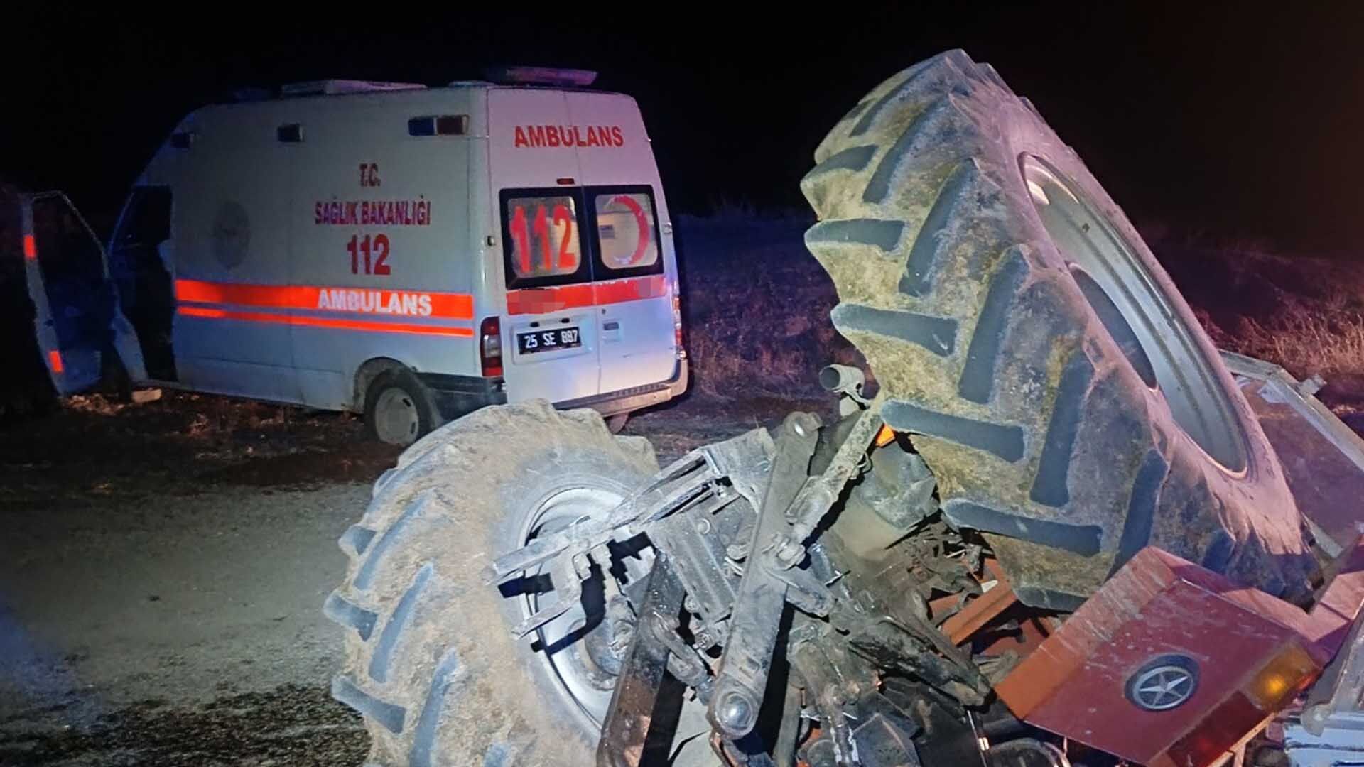 Oltu'da Ambulans Traktöre Arkadan Çarptı, 4 Kişi Yaralandı 2