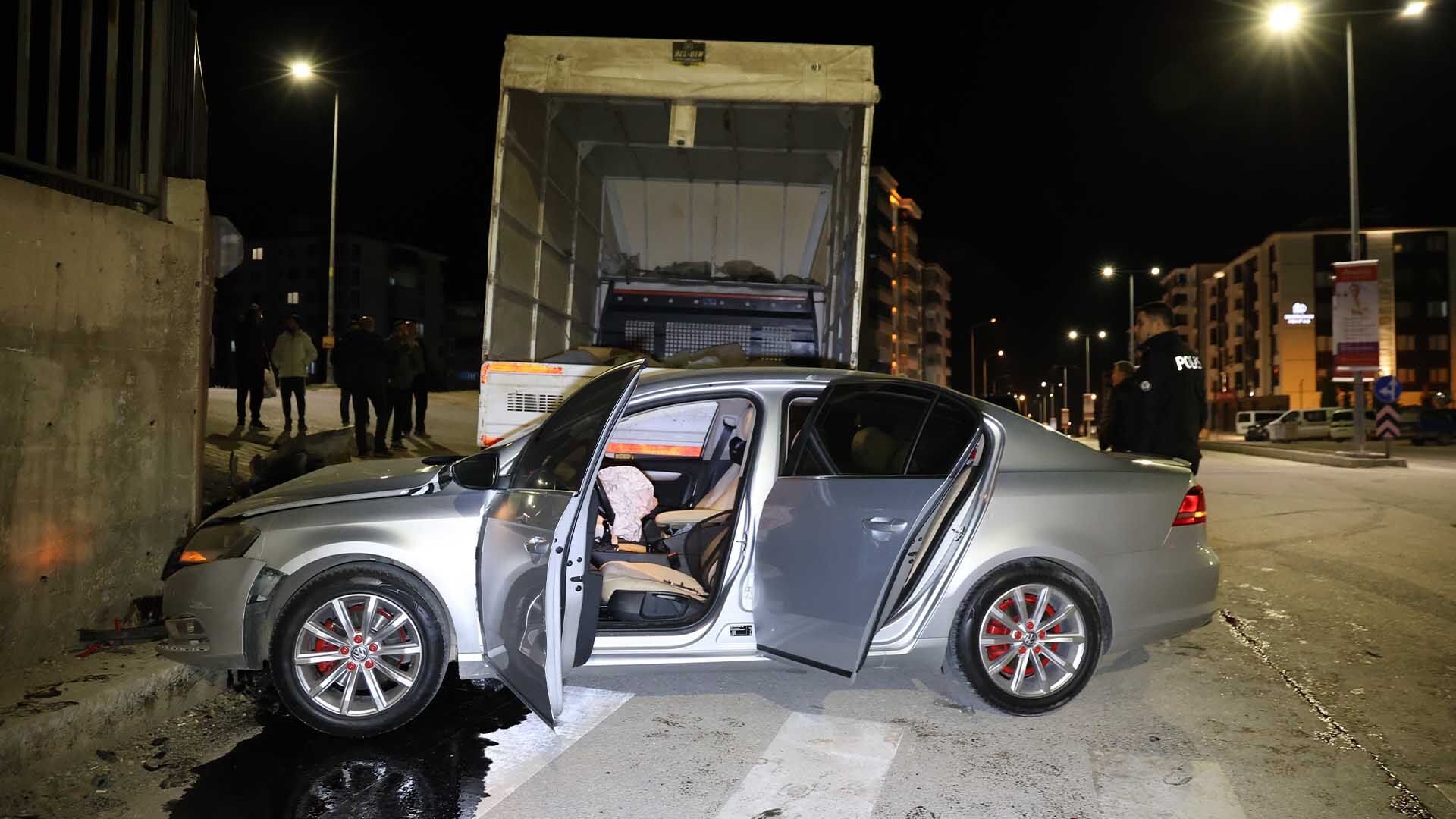 Pikap Ile Otomobil Çarpıştı 5 Yaralı