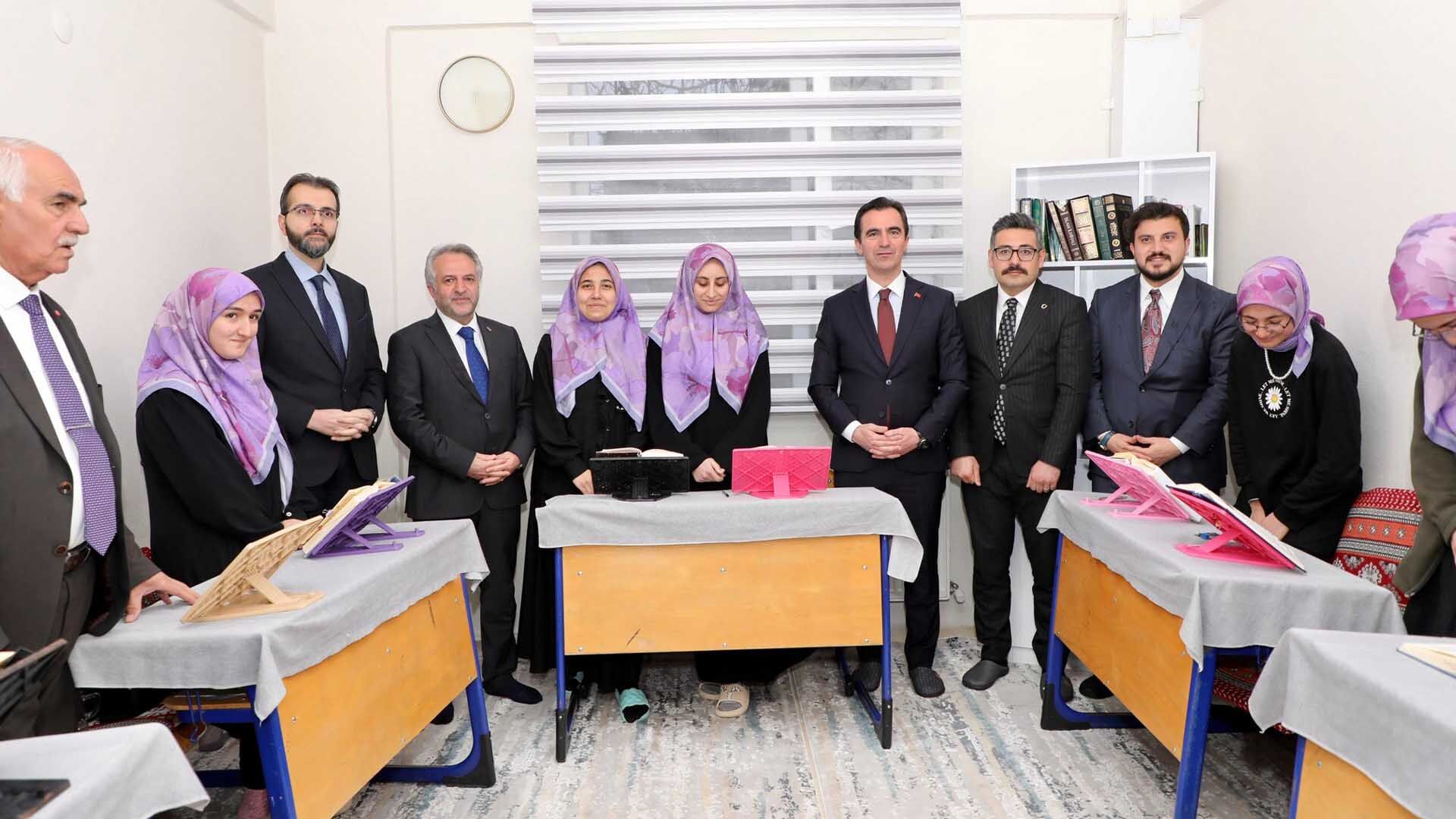 Vali Karakaya, Adilcevaz’da Kur’an Kursunu Ziyaret Etti 2