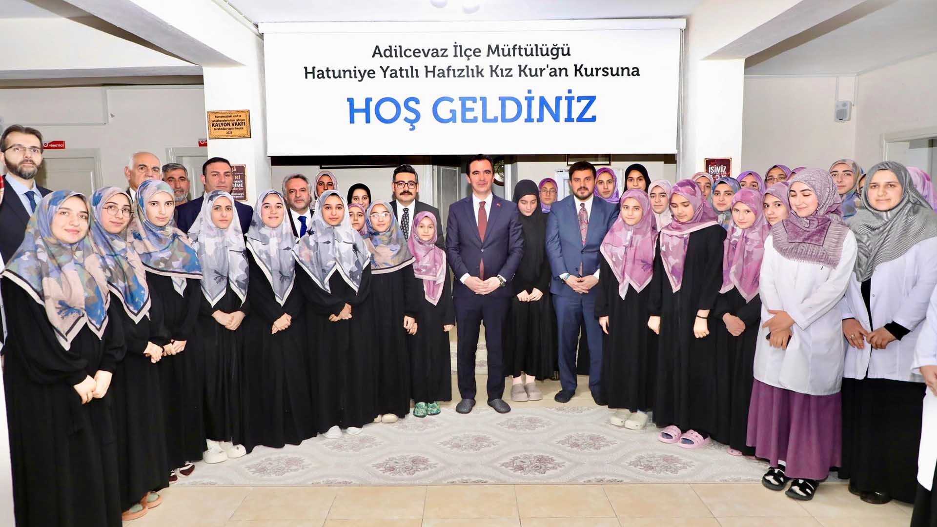 Vali Karakaya, Adilcevaz’da Kur’an Kursunu Ziyaret Etti