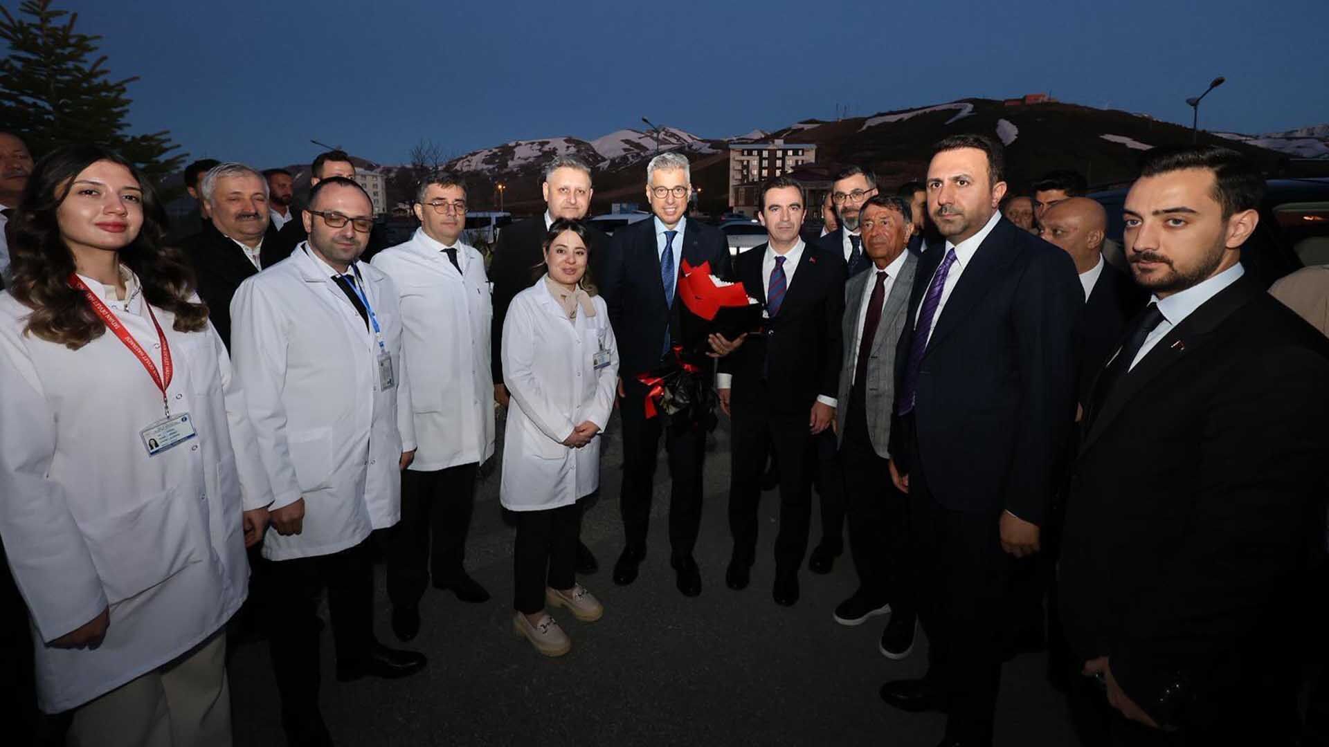 Bakan Memişoğlu, Tatvan Devlet Hastanesi’ni Ziyaret Etti