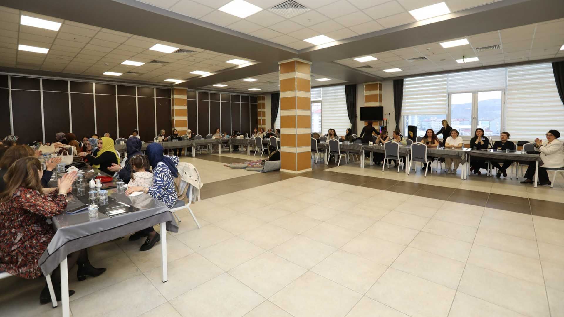 Bitlis Eren Üniversitesi’nde Anneler Günü’ne Anlamlı Program 2