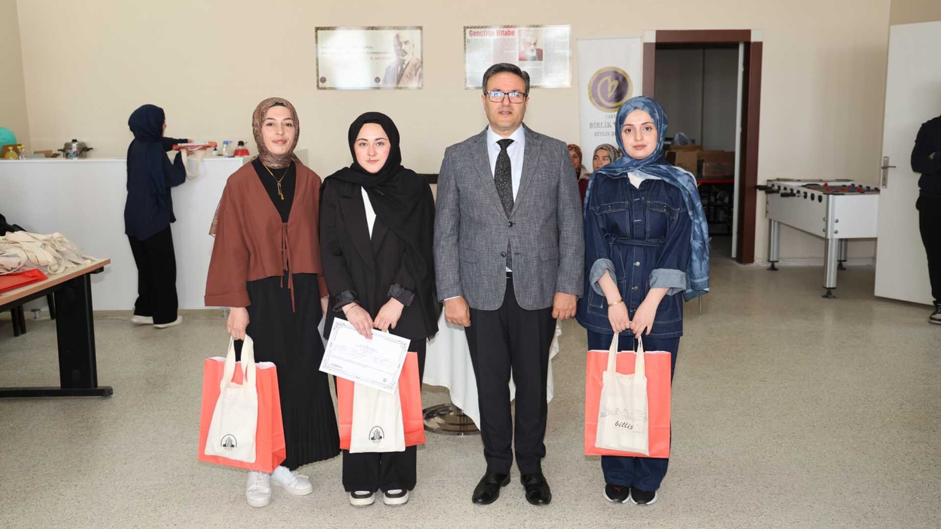 Bitlis Eren Üniversitesi’nde Arapça Ve Kur’an Kursu Sertifika Töreni 4