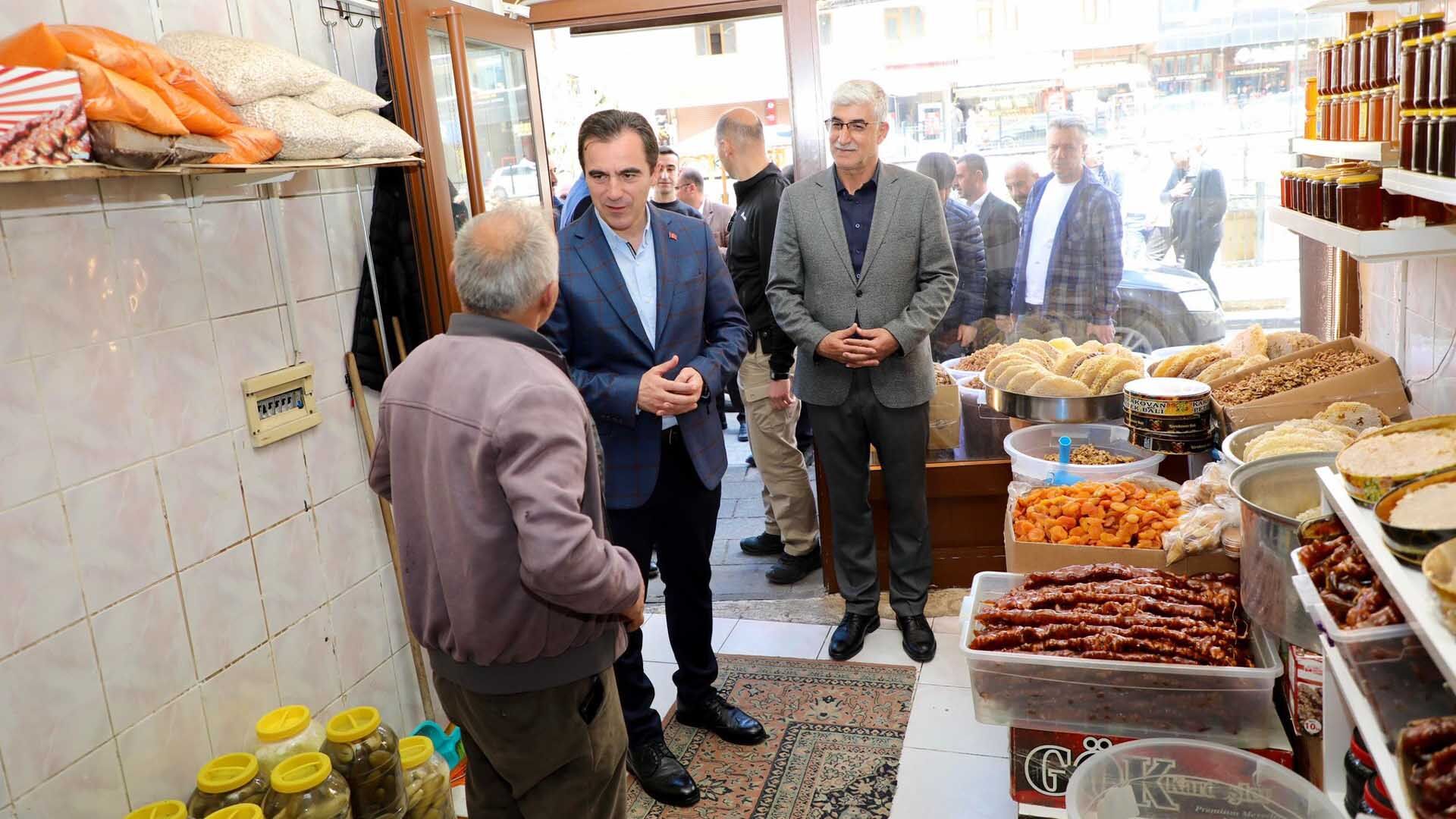 Bitlis Valisi Karakaya Çarşıda Esnaf Ve Vatandaşlarla Buluştu 5