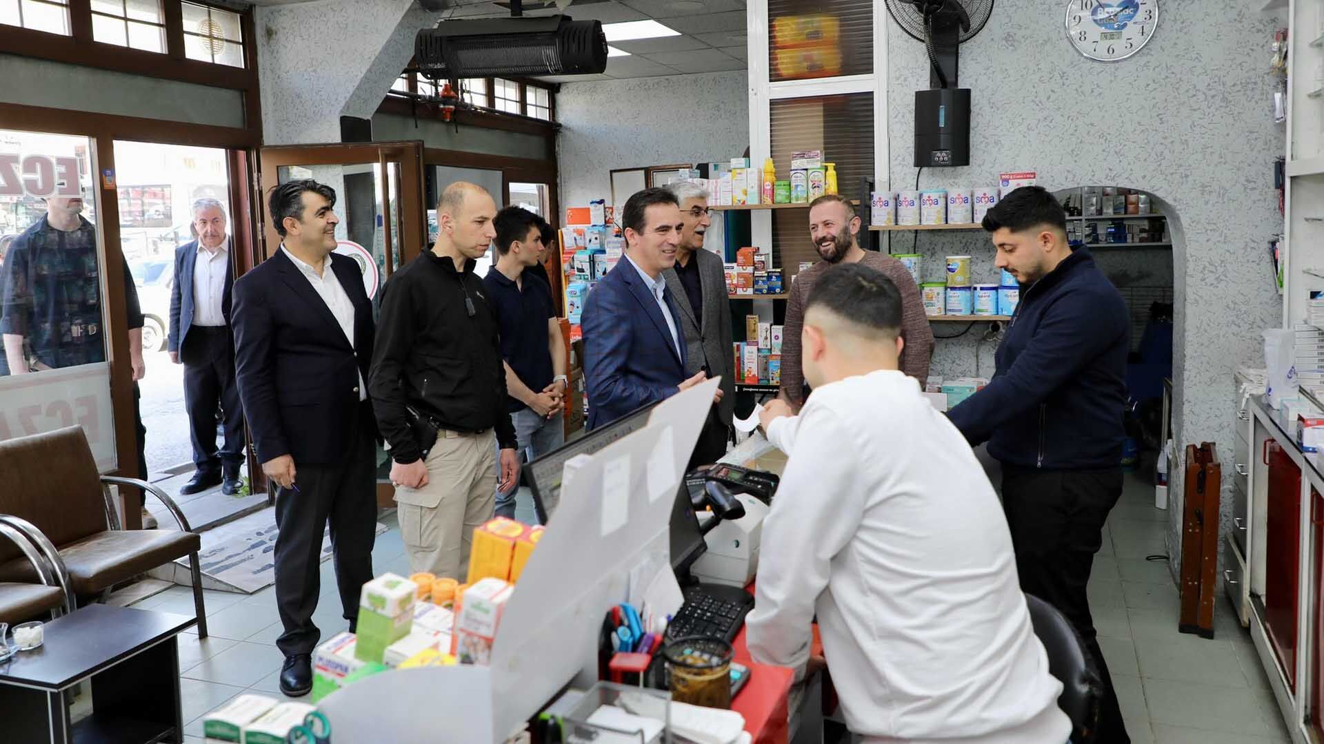 Bitlis Valisi Karakaya Çarşıda Esnaf Ve Vatandaşlarla Buluştu