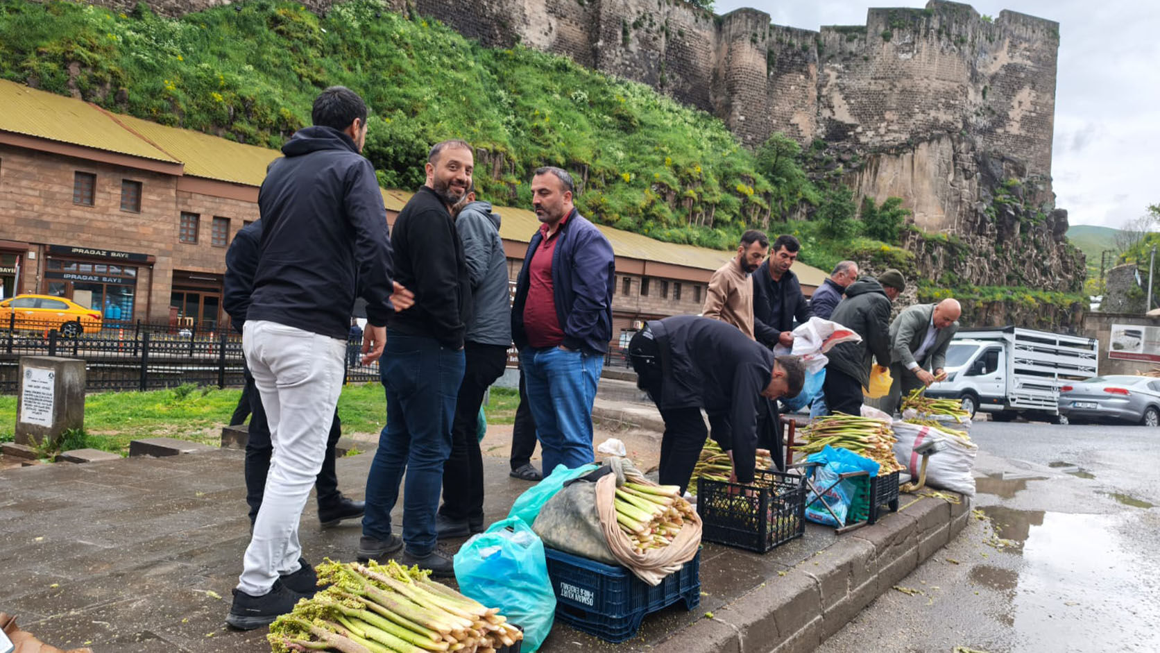 Bitlis’te Uçkun Tezgâhlarda Alıcı Buluyor 2