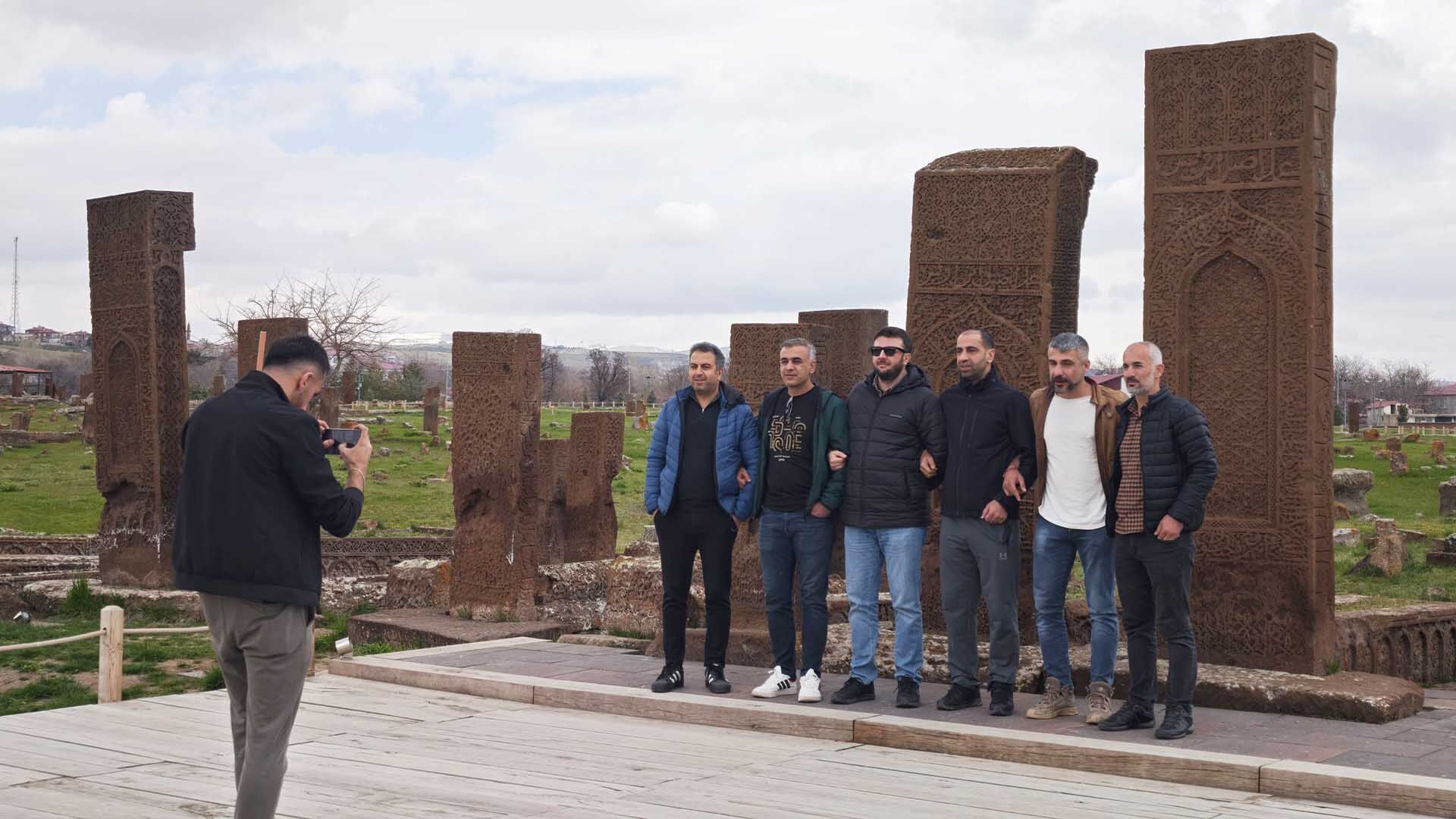 Dünyanın En Büyük Tarihi İslam Mezarlığına Bahar Yoğunluğu 2