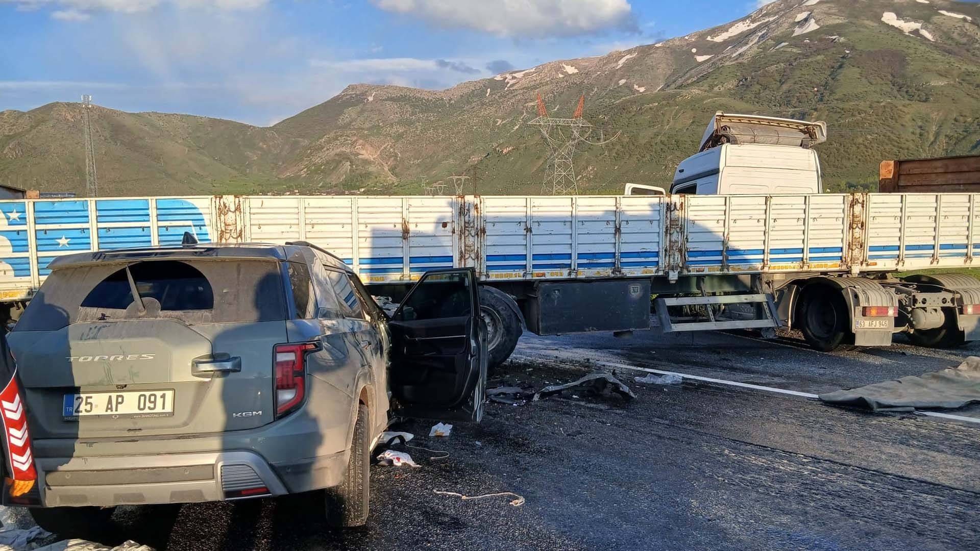 Tatvan Kara Yolunda Korkutan Kaza, 1’I Ağır, 6 Yaralı 3