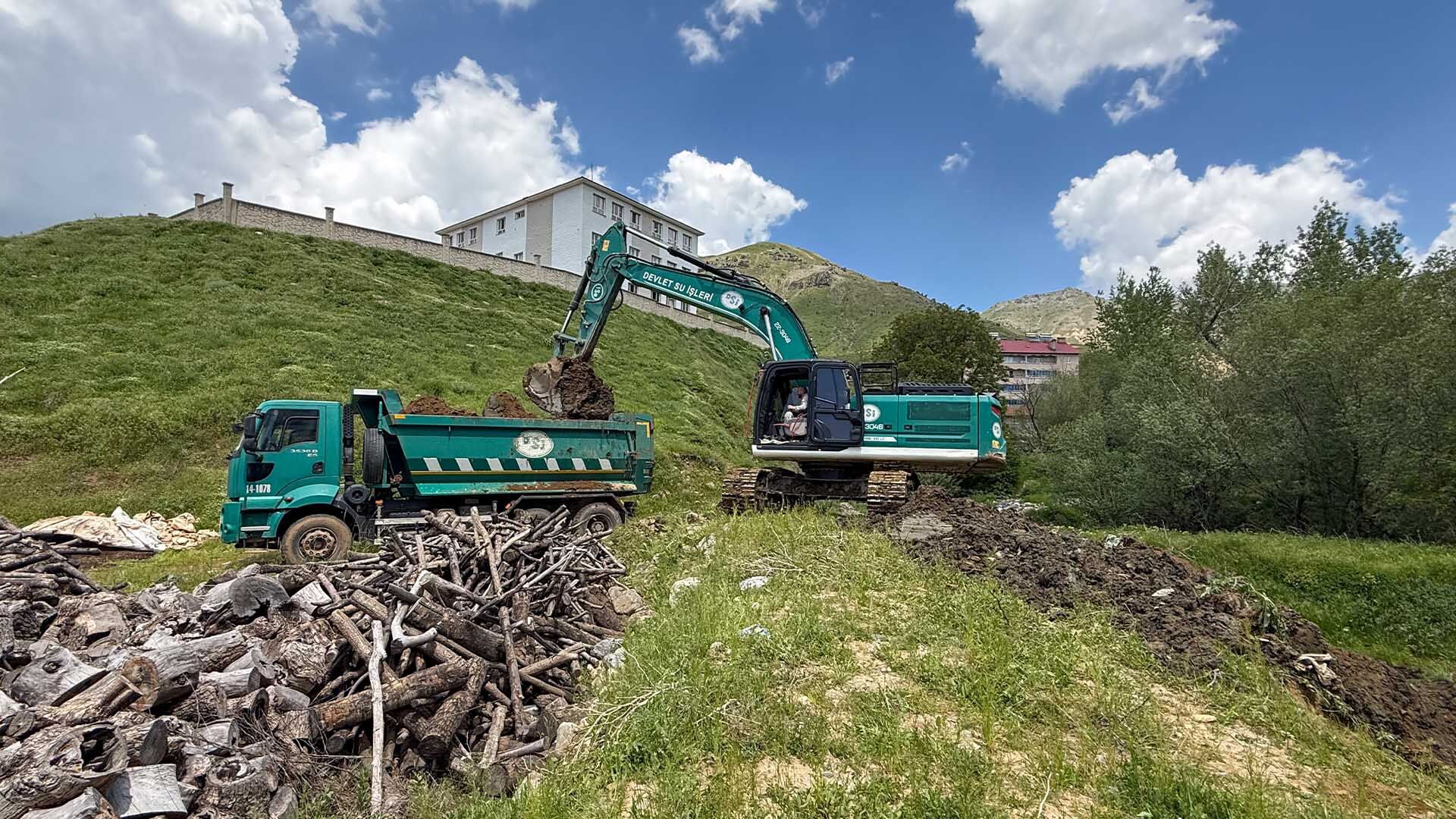 Bitlis Arıdağ Köyü’nde Kanal Temizliği Çalışmaları Sürüyor 1
