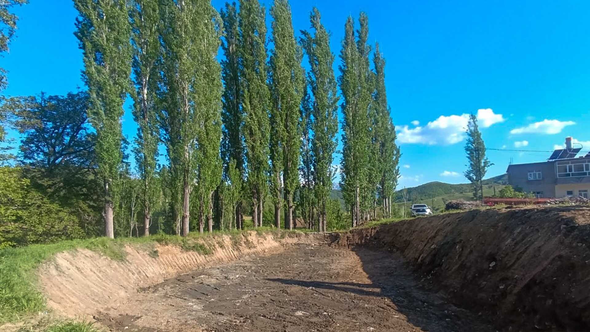 Bitlis Arıdağ Köyü’nde Kanal Temizliği Çalışmaları Sürüyor