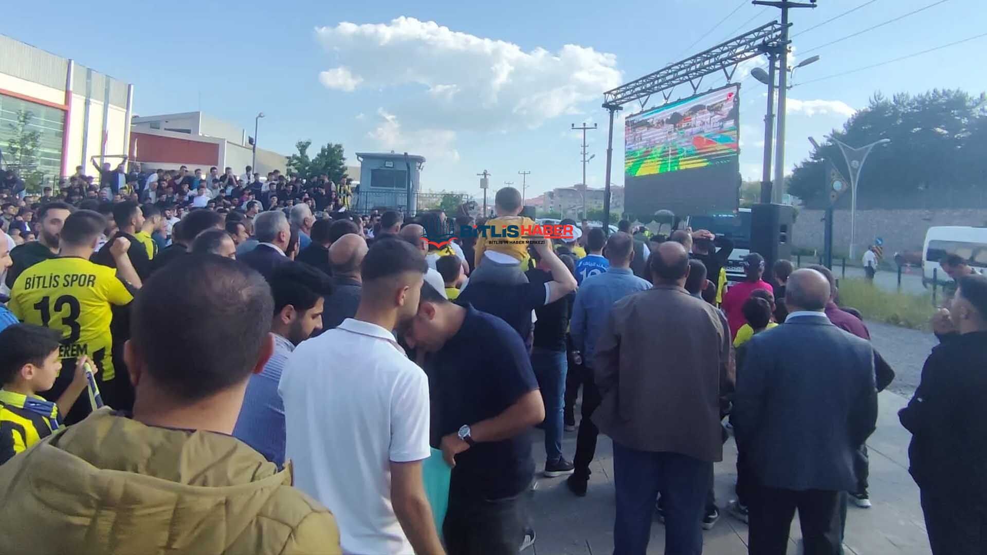 Bitlis Dev Ekran Başında Tek Yürek Oldu 2