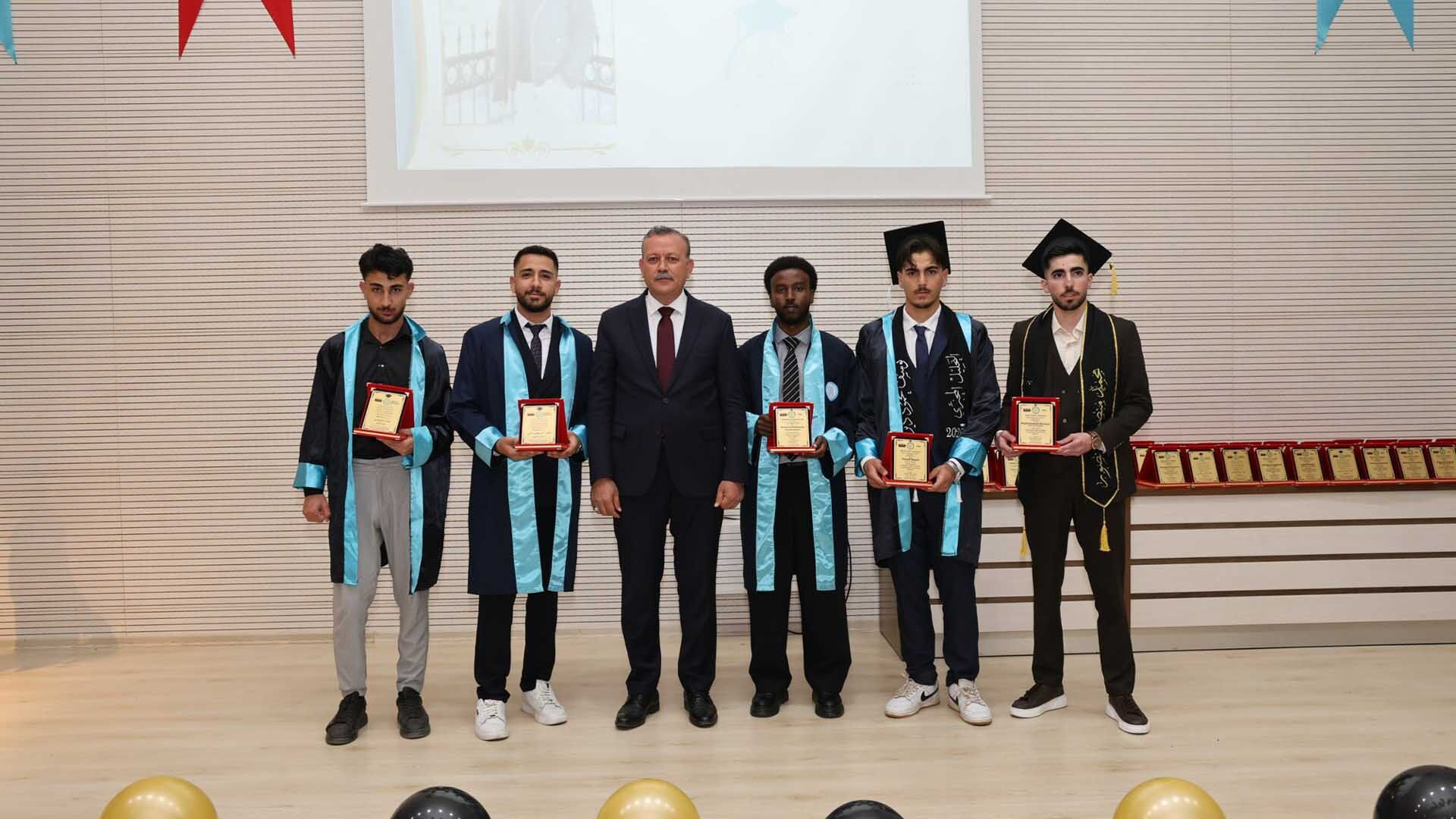 Bitlis Eren Üniversitesi'nde Uluslararası Öğrenciler Mezuniyet Coşkusu Yaşadı 3