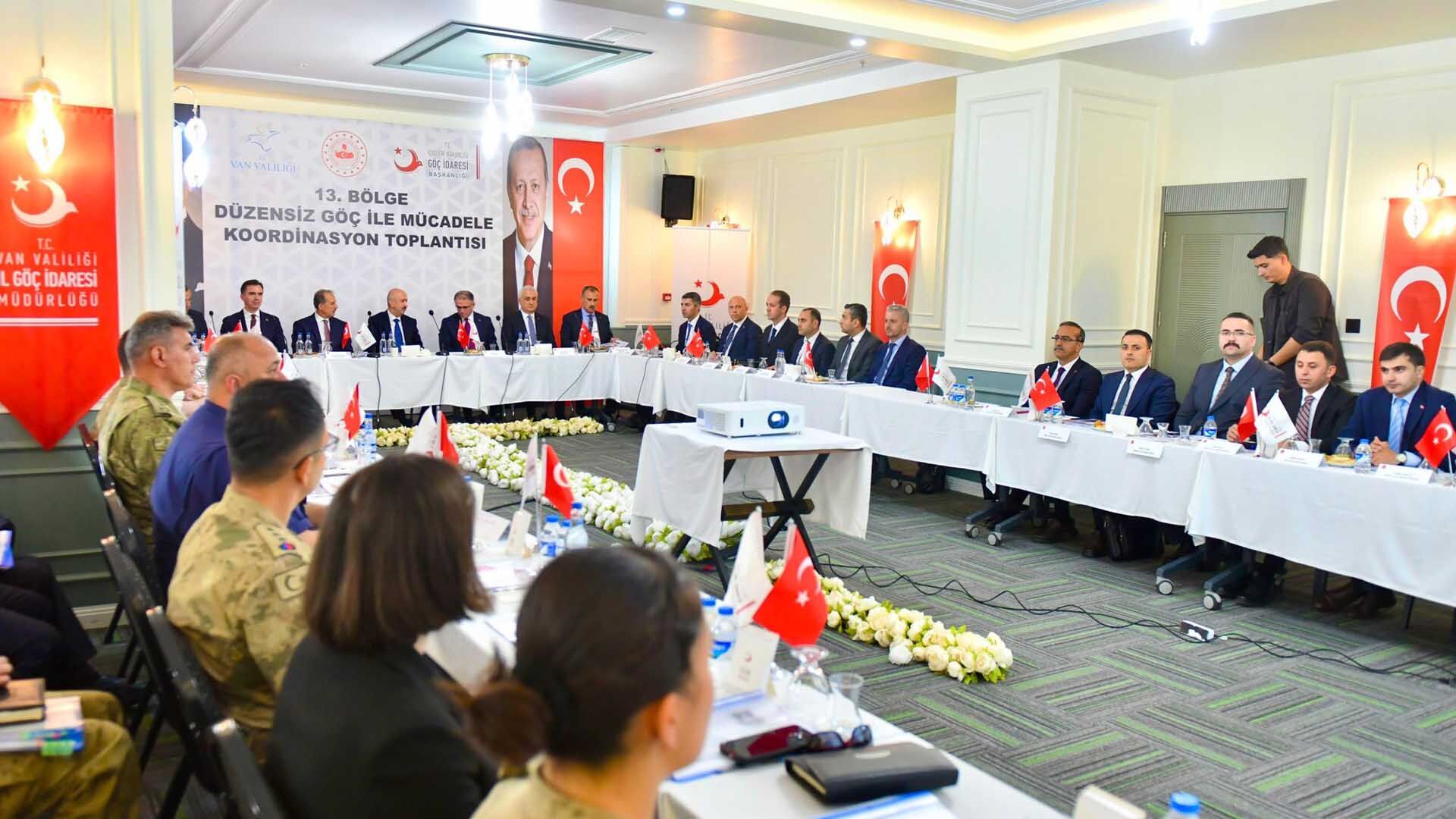 Bitlis Valisi Karakaya, Düzensiz Göçle Mücadele Toplantısına Katıldı 1