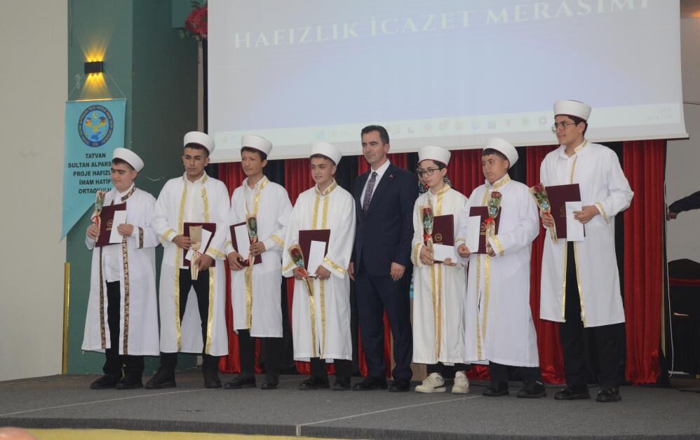 Bitlis'te Görkemli Hafızlık Icazet Merasimi 56 Hafız Mezun Oldu 1
