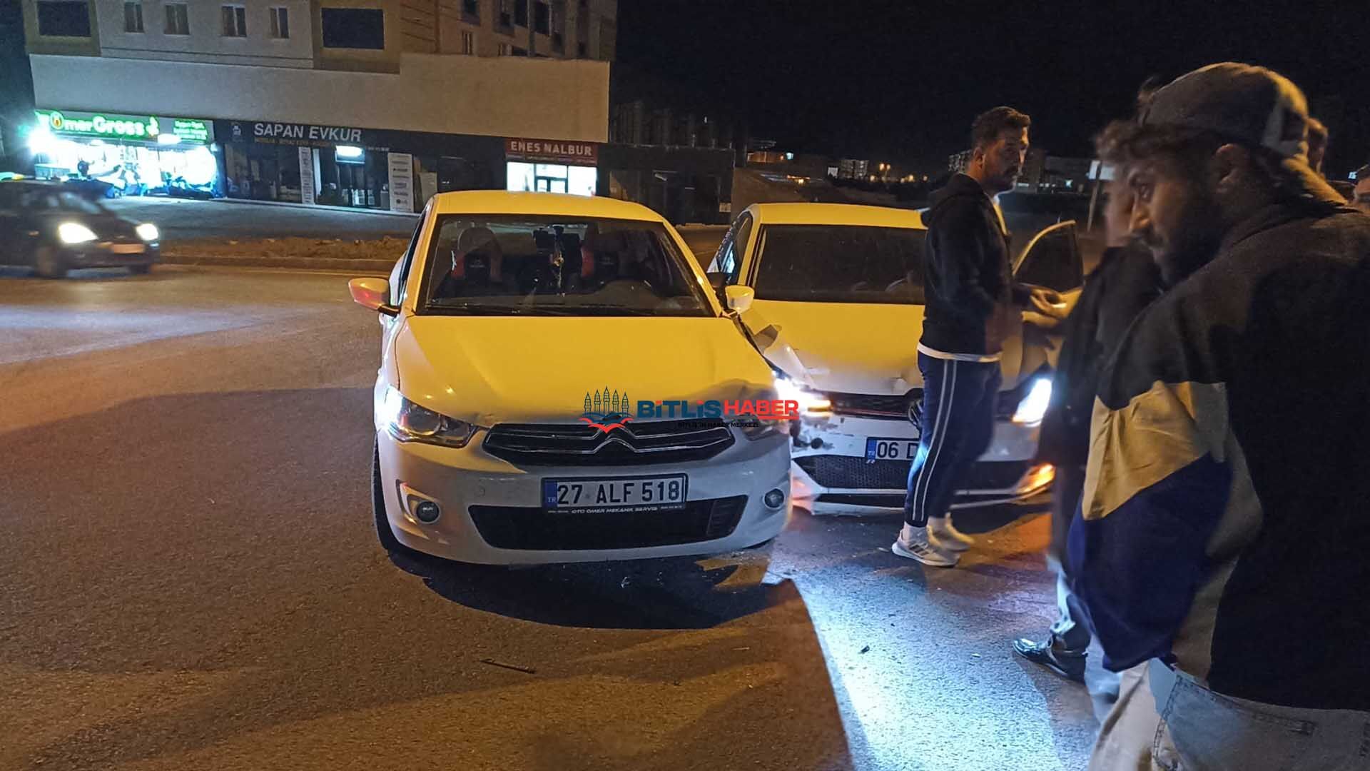 Bitlis’te Kavşakta Maddi Hasarlı Kaza Meydana Geldi 1