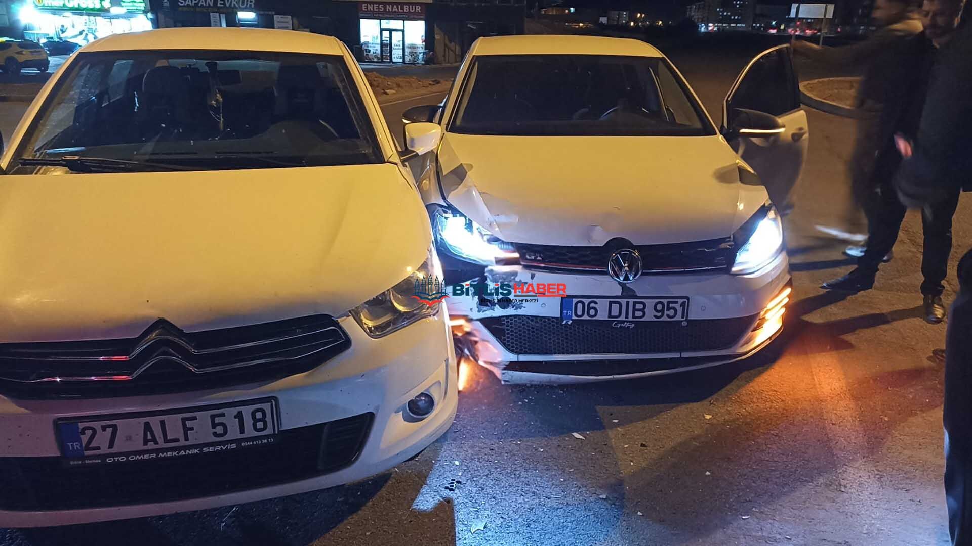 Bitlis’te Kavşakta Maddi Hasarlı Kaza Meydana Geldi 2