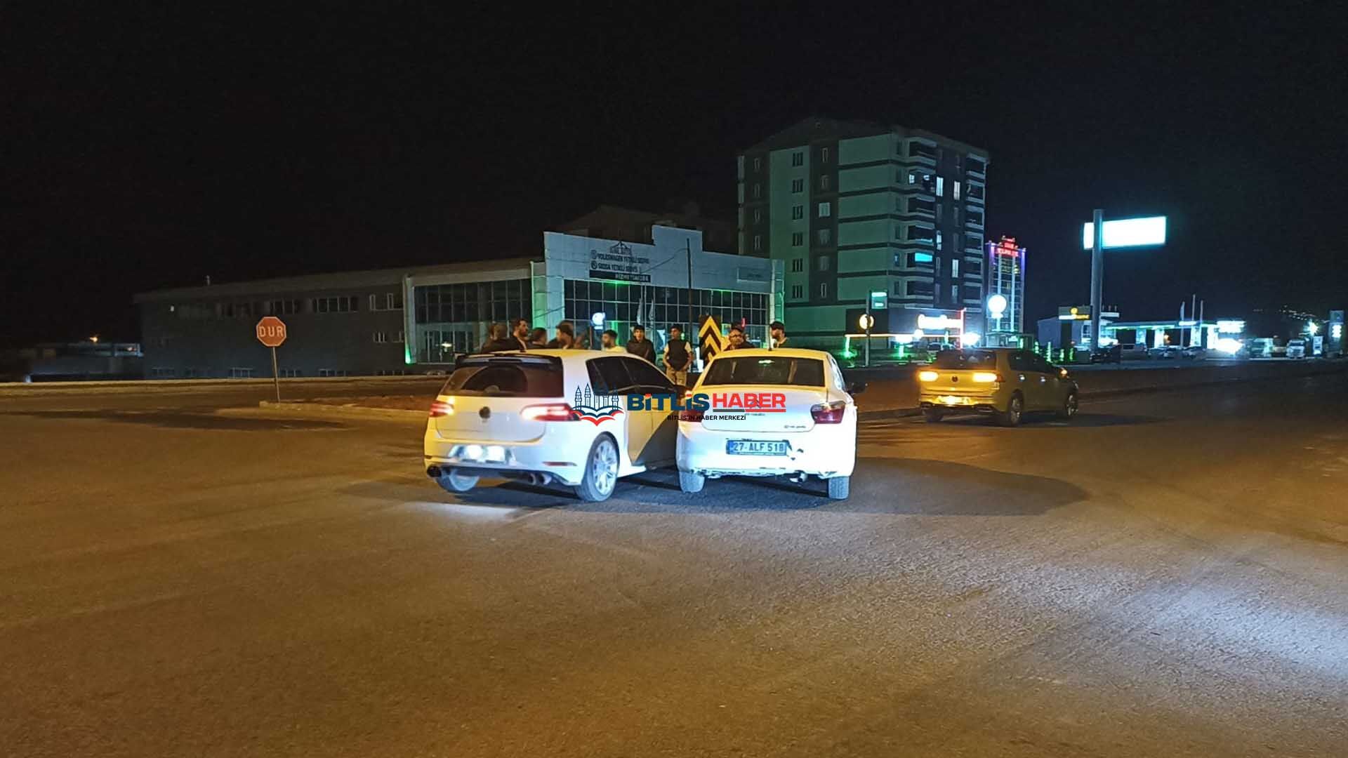 Bitlis’te Kavşakta Maddi Hasarlı Kaza Meydana Geldi
