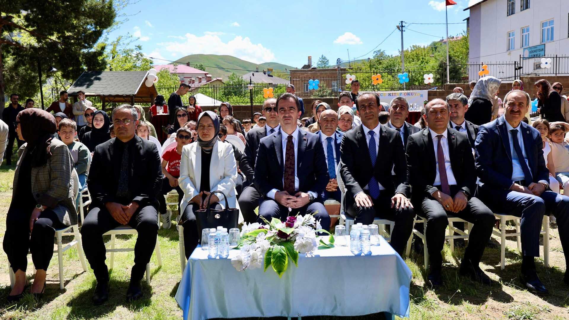 Bitlis’te Kitap Okuyan Aileler Ödüllendirildi 3