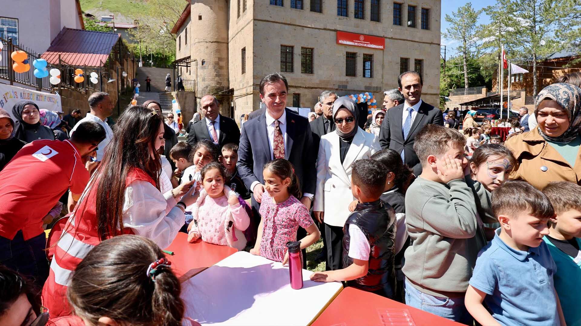 Bitlis’te Kitap Okuyan Aileler Ödüllendirildi 5